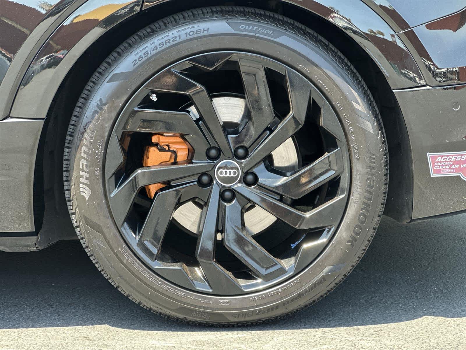 Thumbnail: 2024 Audi Q8 e-tron - 8