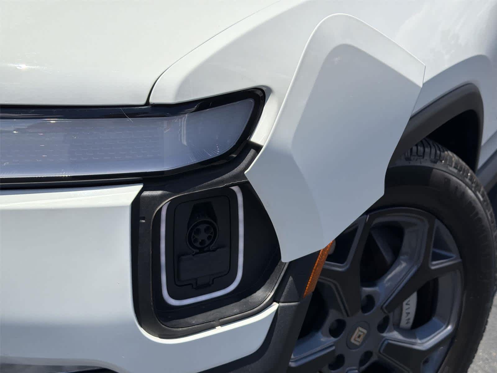 Thumbnail: 2023 Rivian R1T - 10
