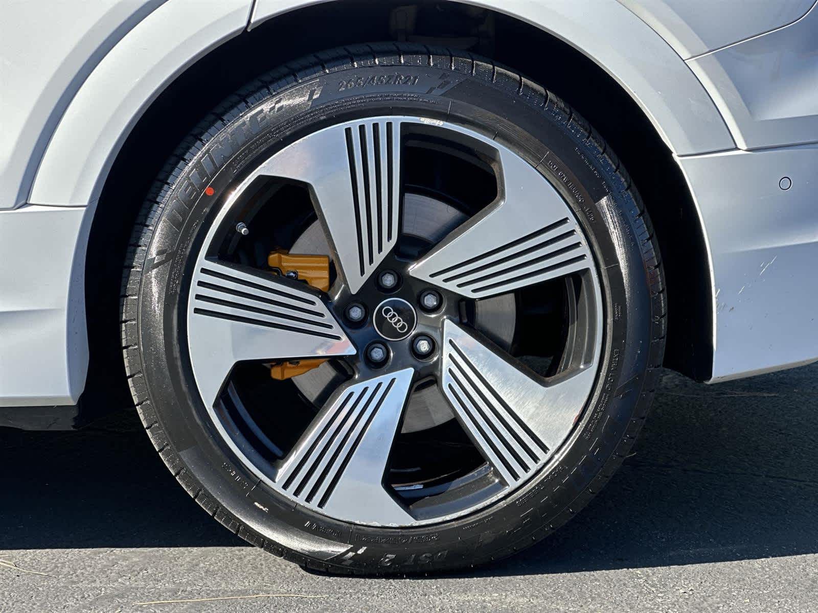 Thumbnail: 2022 Audi e-tron - 8