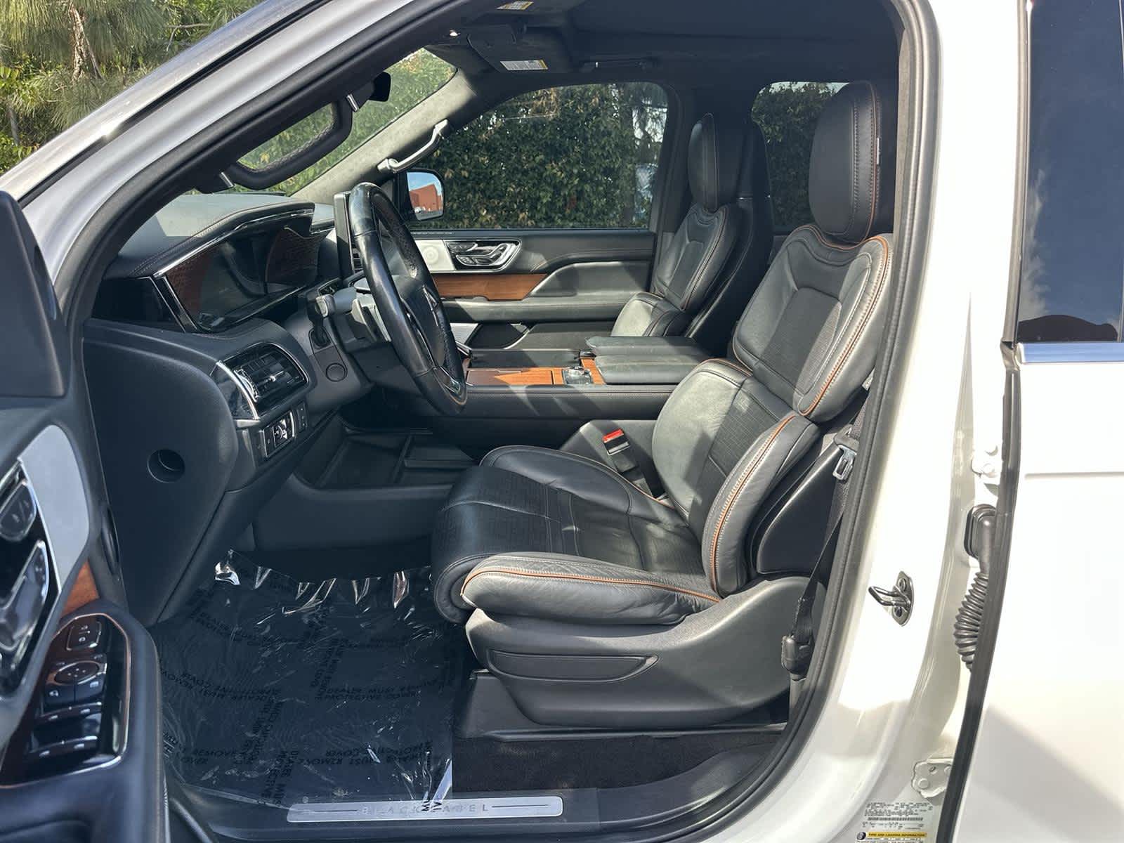 Thumbnail: 2023 Lincoln Navigator L - 11