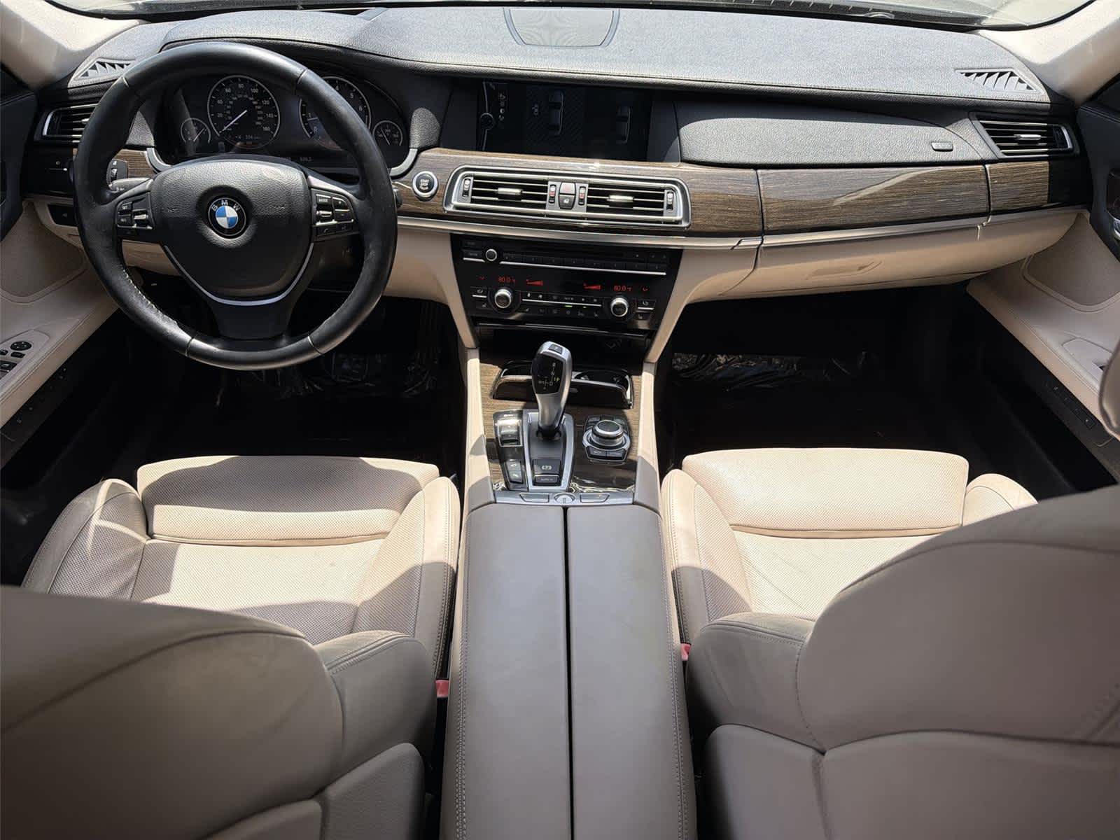 Thumbnail: 2012 BMW 7 Series - 11