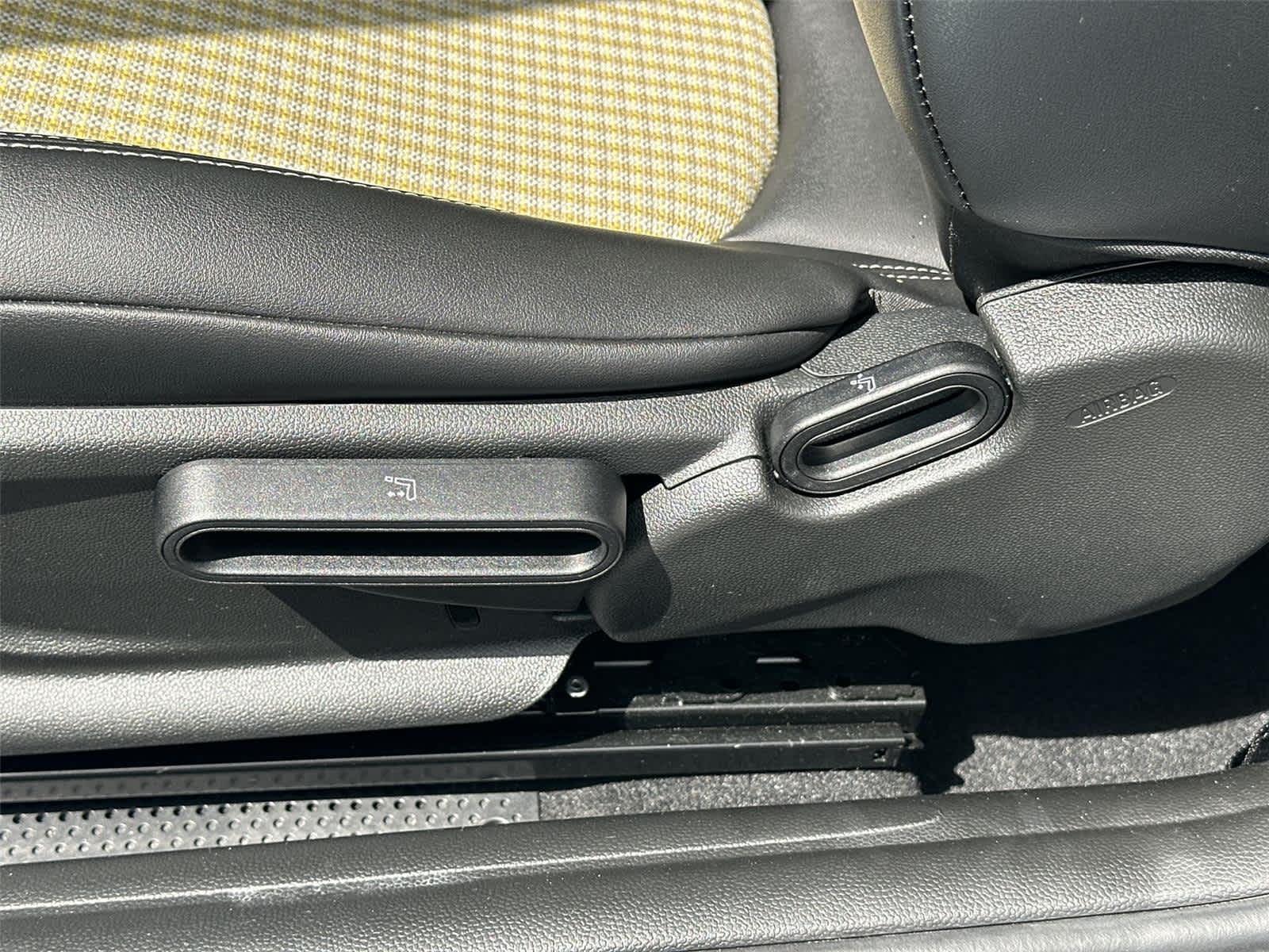 Thumbnail: 2022 MINI Cooper Hardtop - 23