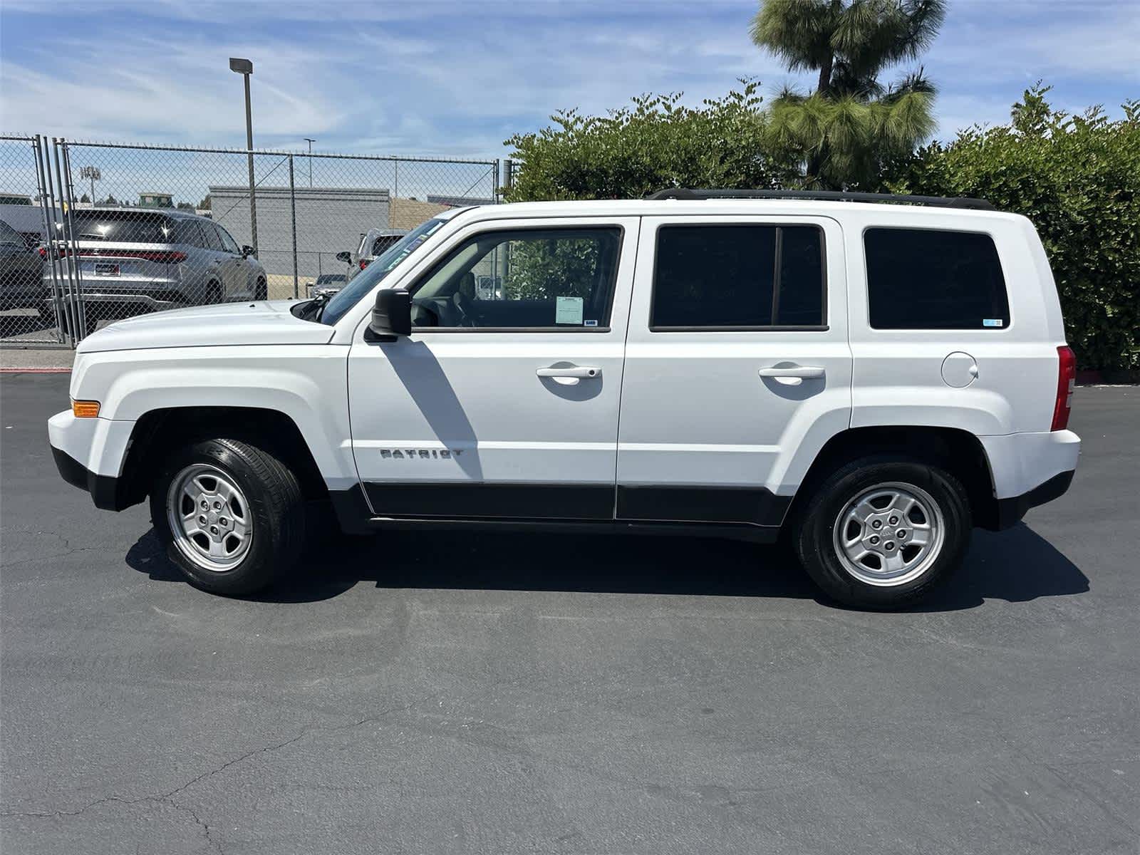 Thumbnail: 2016 Jeep Patriot - 3