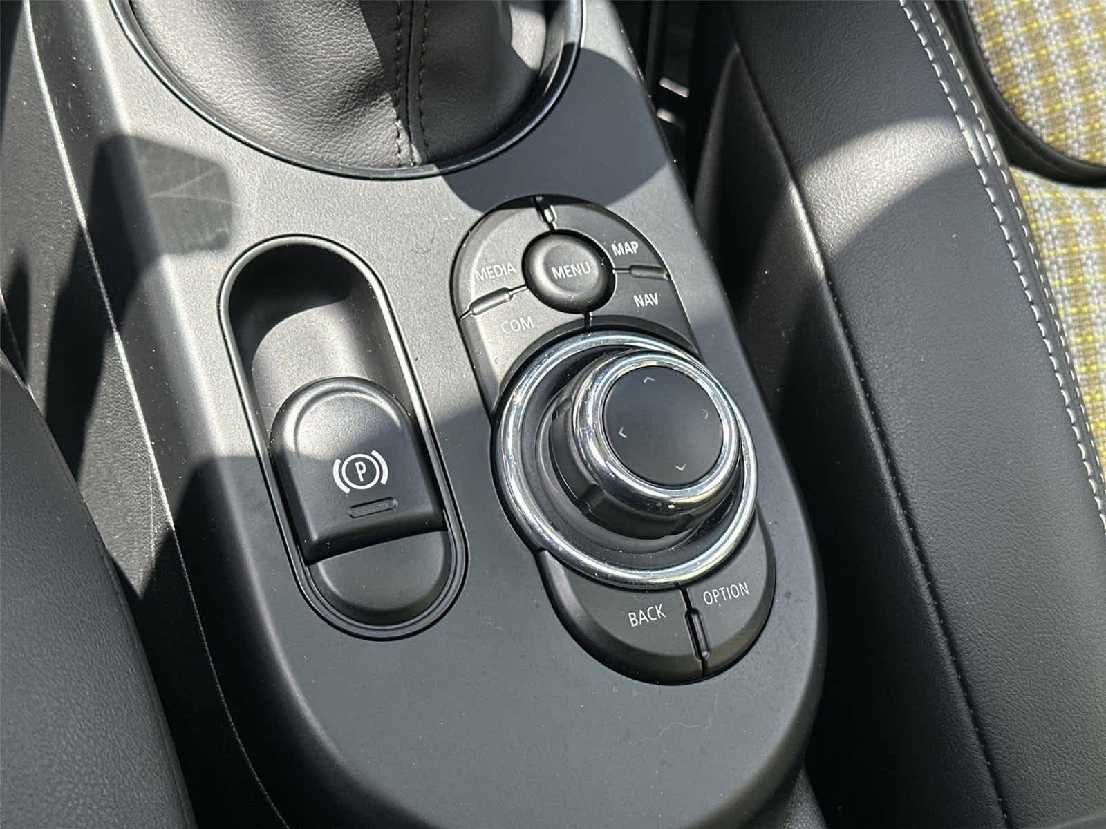 Thumbnail: 2022 MINI Cooper Hardtop - 28