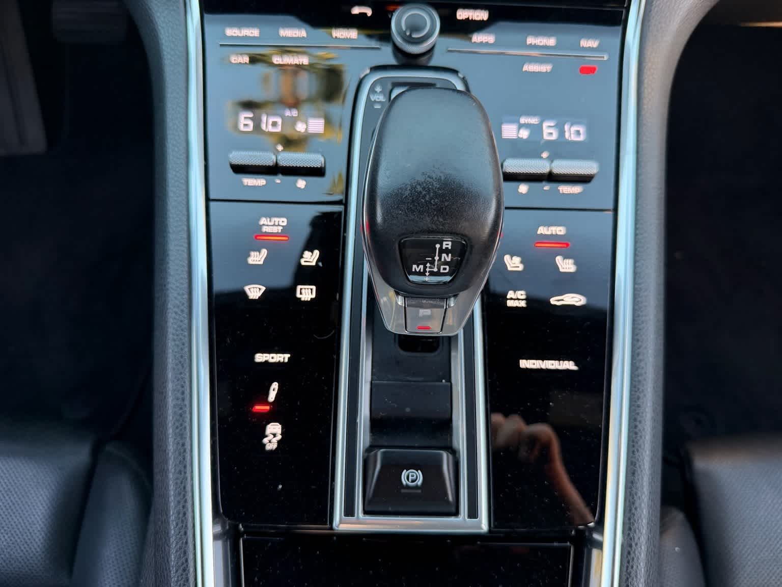 Thumbnail: 2020 Porsche Panamera - 14