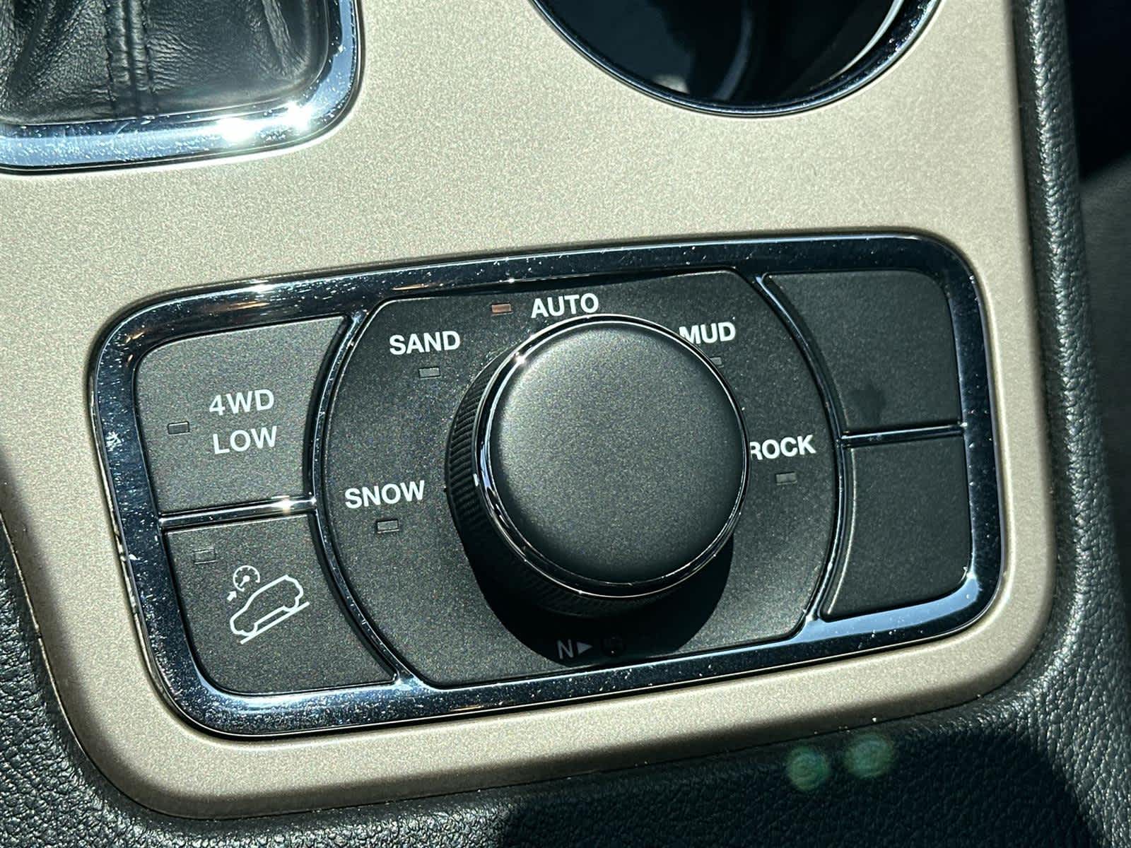 Thumbnail: 2017 Jeep Grand Cherokee - 25