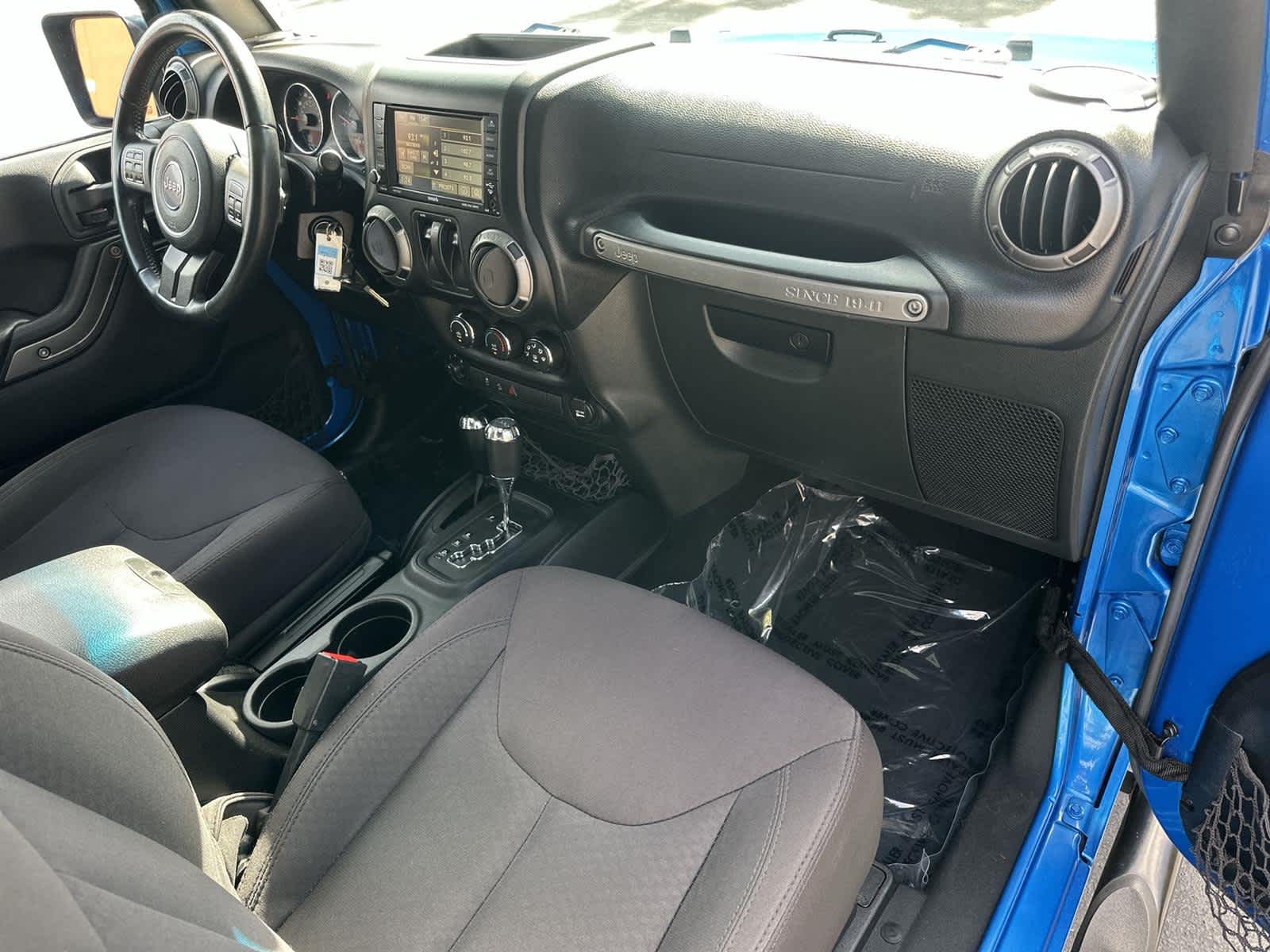 Thumbnail: 2015 Jeep Wrangler - 12