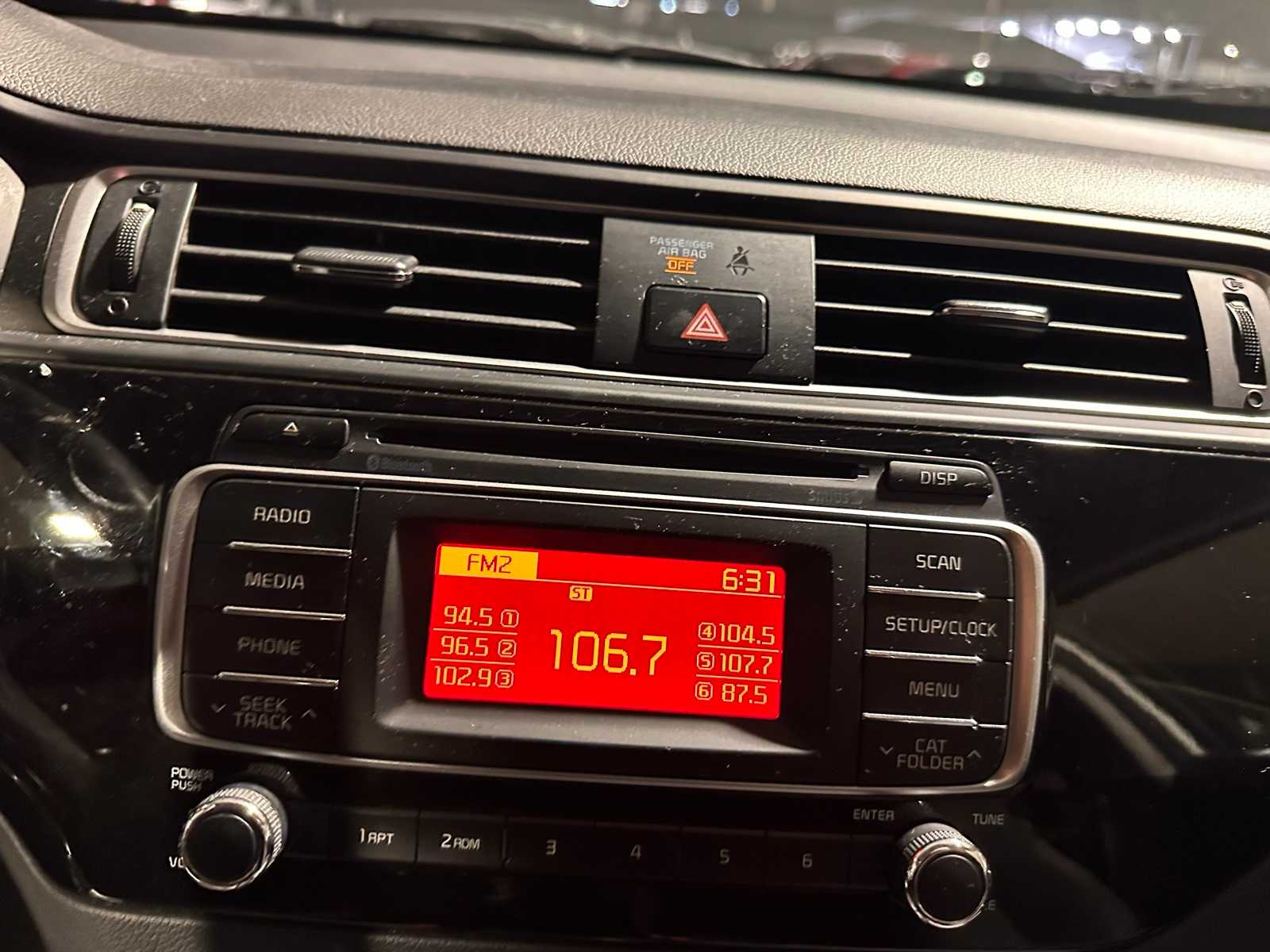 Thumbnail: 2016 Kia Rio - 13