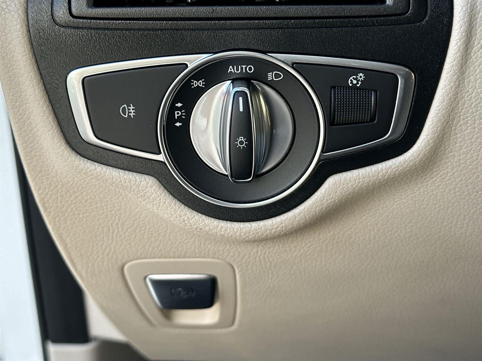 Thumbnail: 2018 Mercedes-Benz GLC - 29