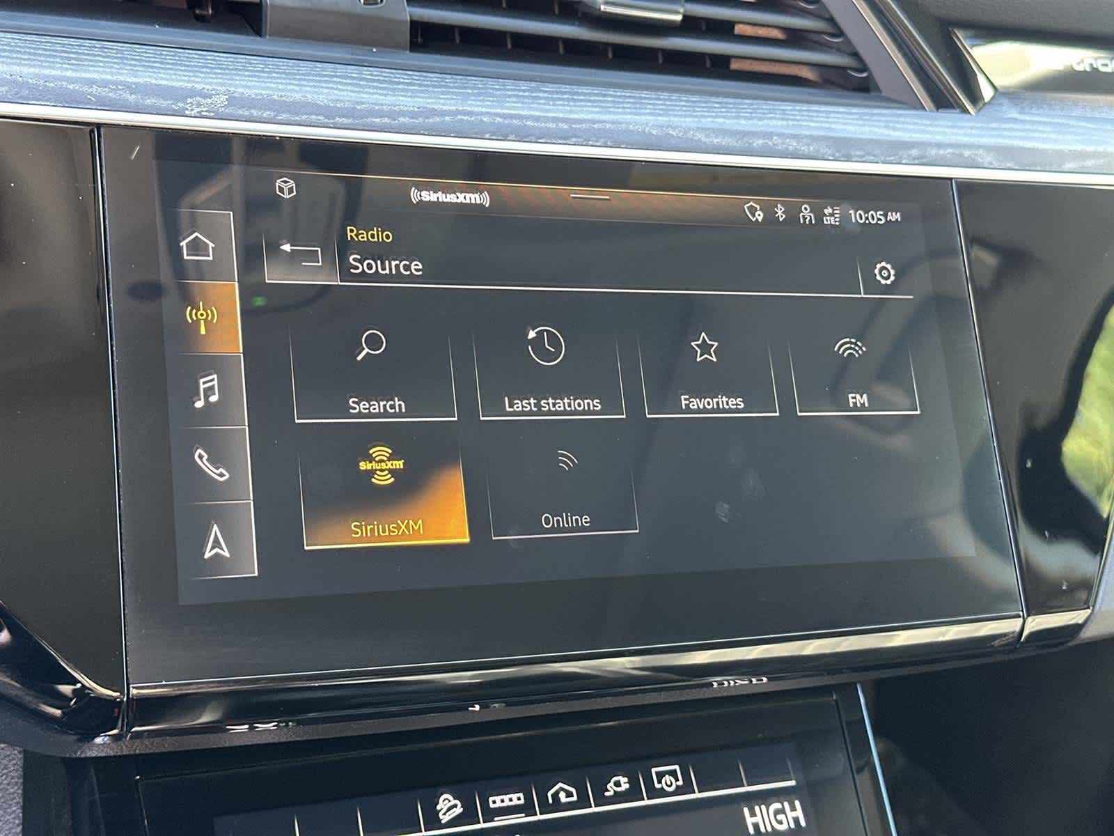 Thumbnail: 2022 Audi e-tron - 16