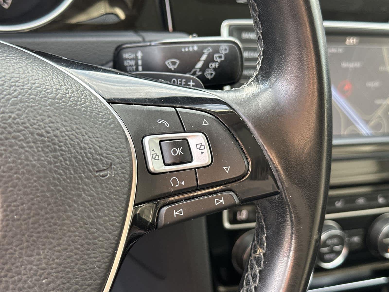 Thumbnail: 2017 Volkswagen Golf - 25