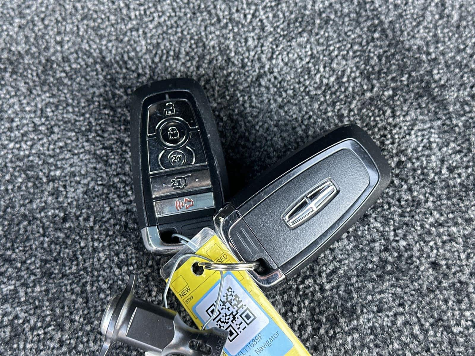 Thumbnail: 2023 Lincoln Navigator L - 21