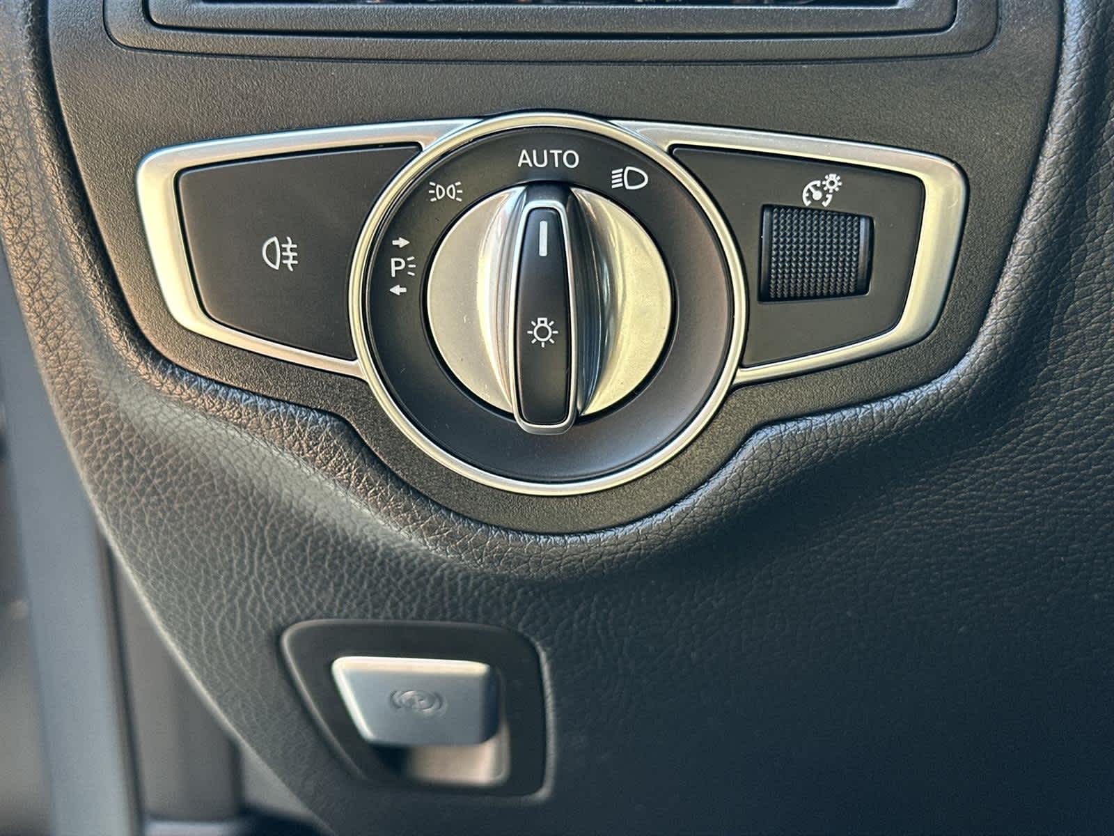 Thumbnail: 2021 Mercedes-Benz GLC - 28