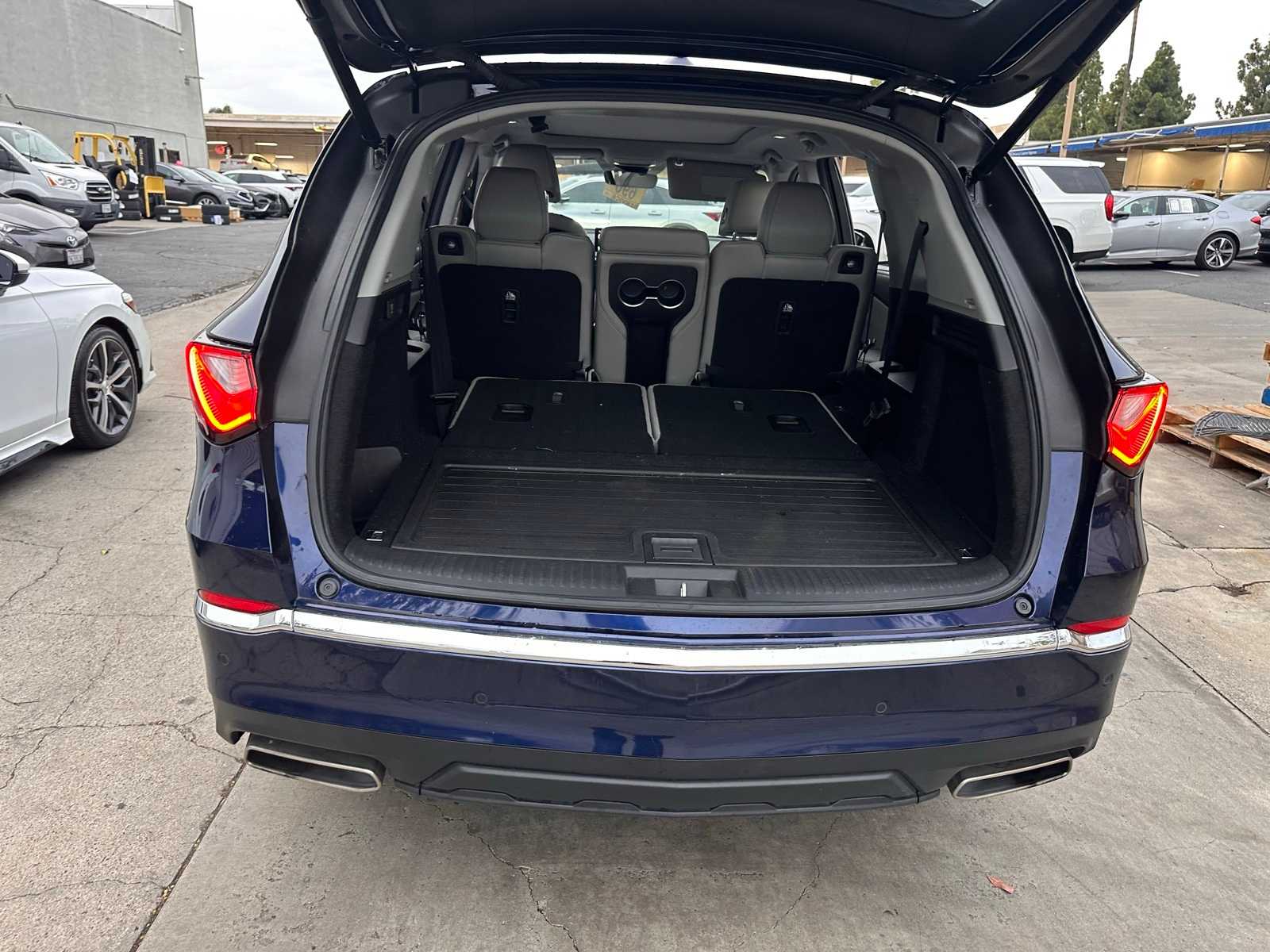 Thumbnail: 2023 Acura MDX - 10