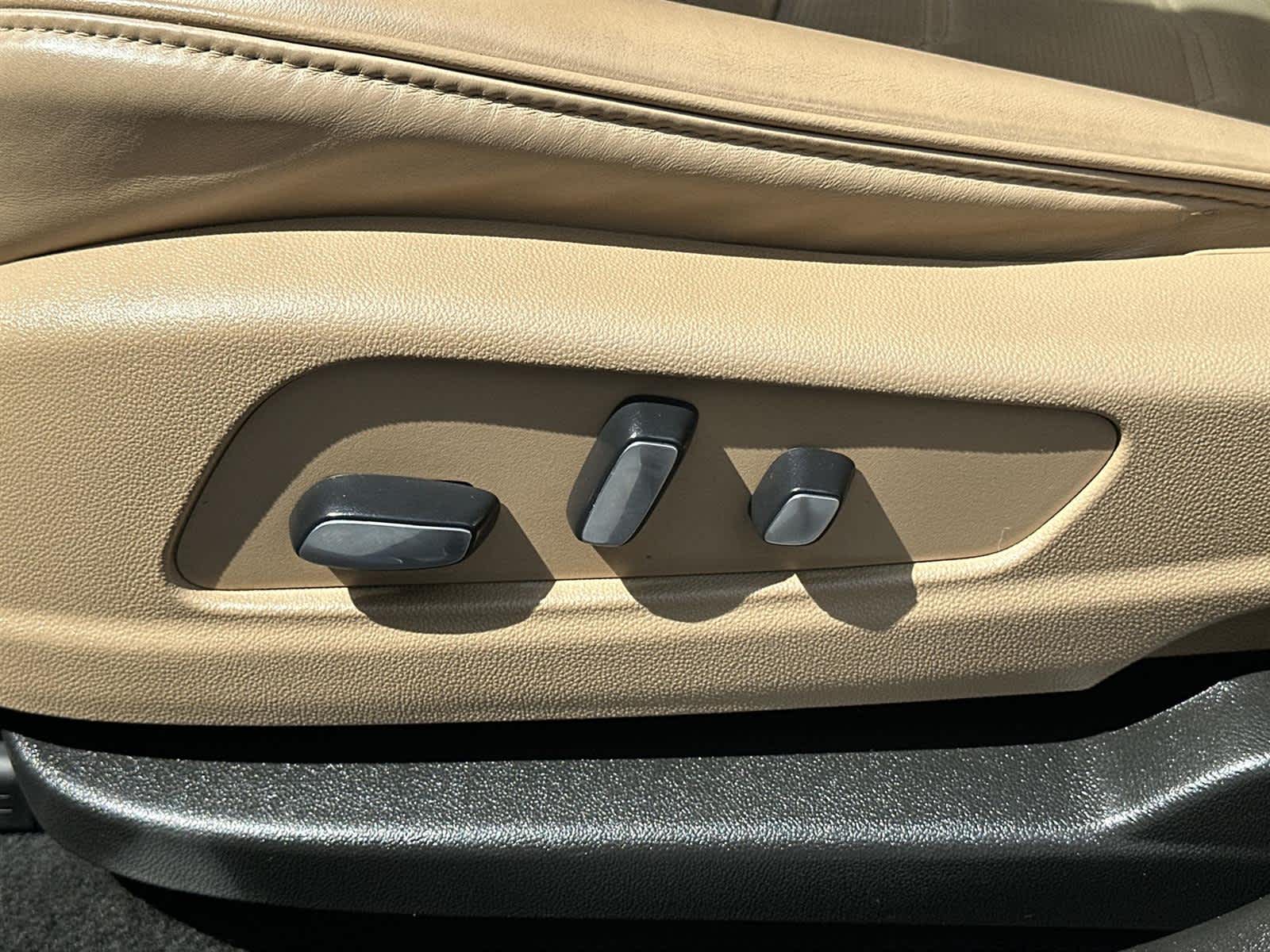 Thumbnail: 2020 Cadillac XT6 - 23