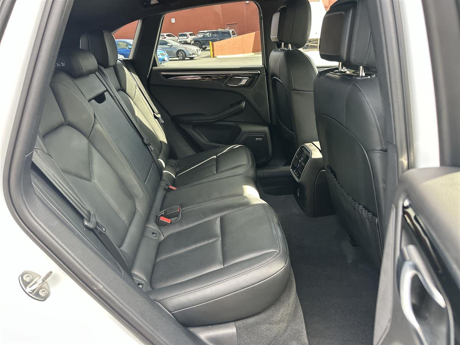 Thumbnail: 2023 Porsche Macan - 13