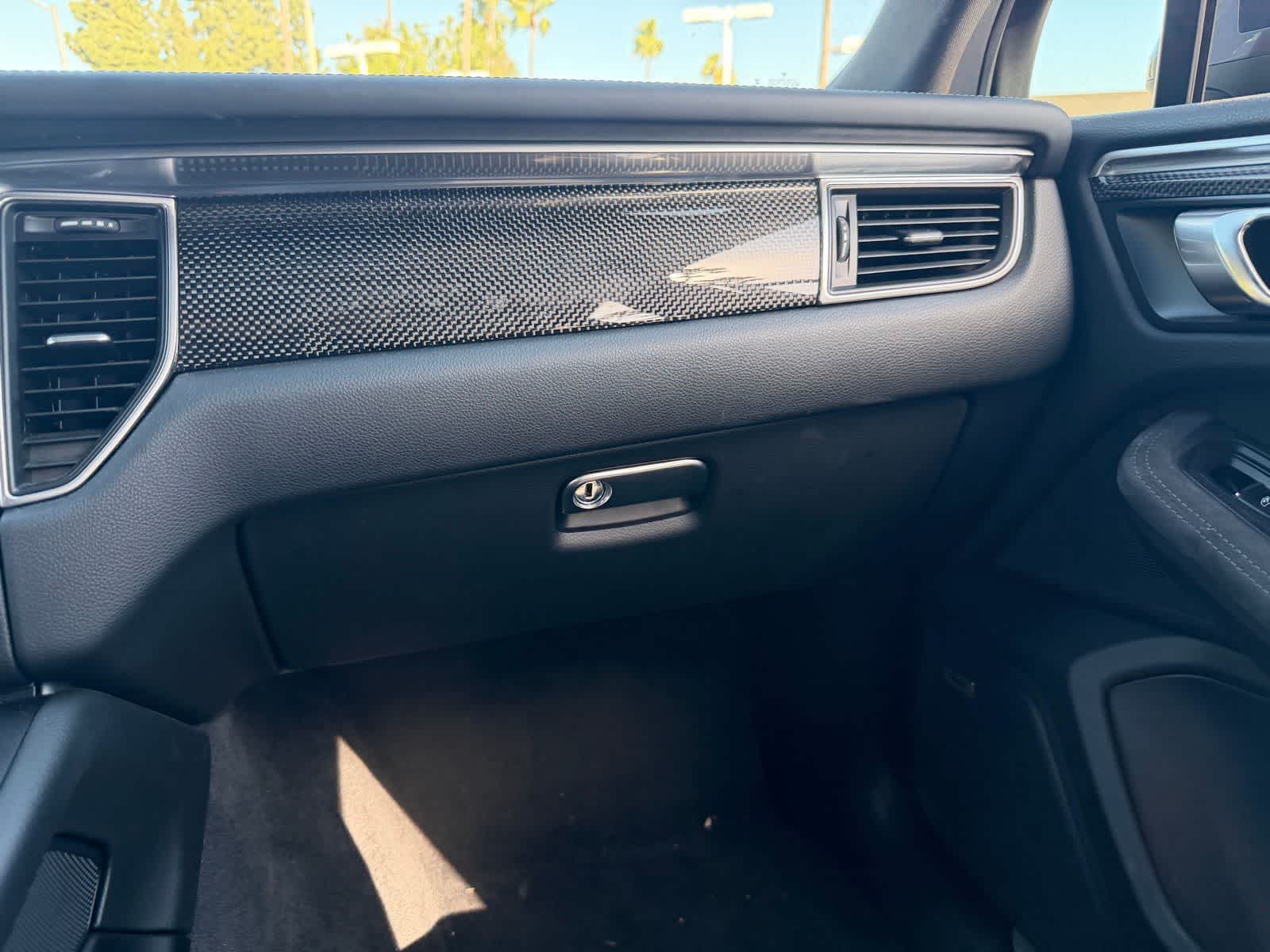 Thumbnail: 2018 Porsche Macan - 17