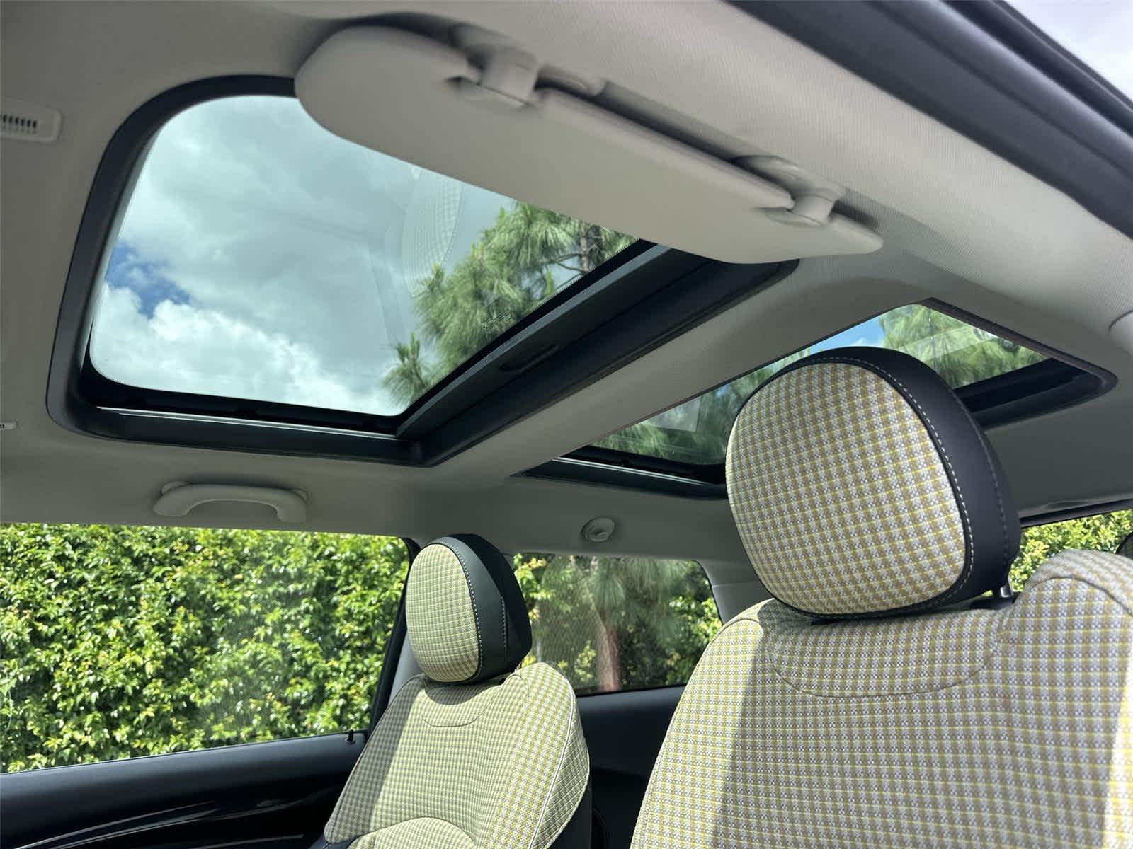 Thumbnail: 2022 MINI Cooper Hardtop - 32