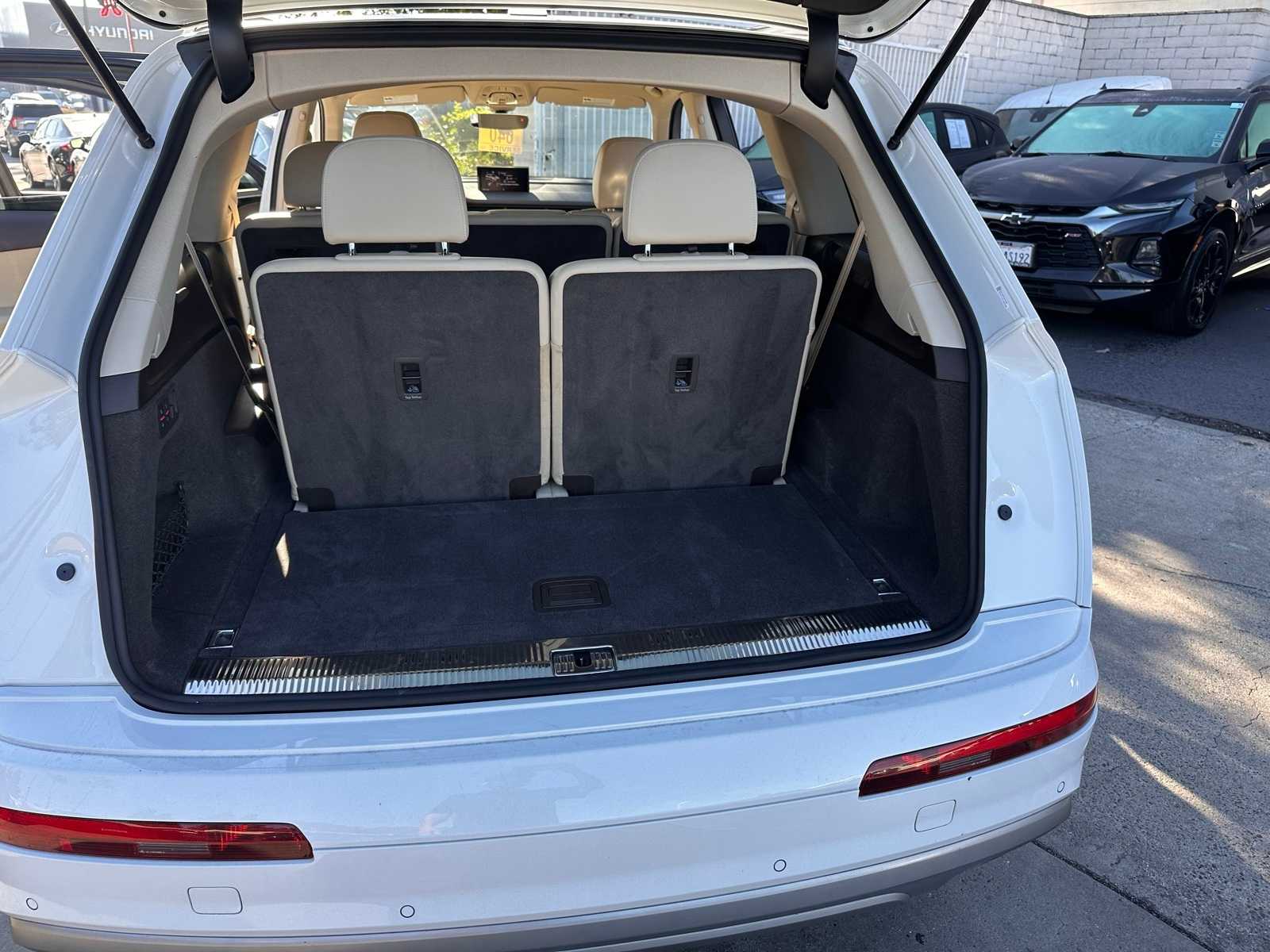 Thumbnail: 2019 Audi Q7 - 10