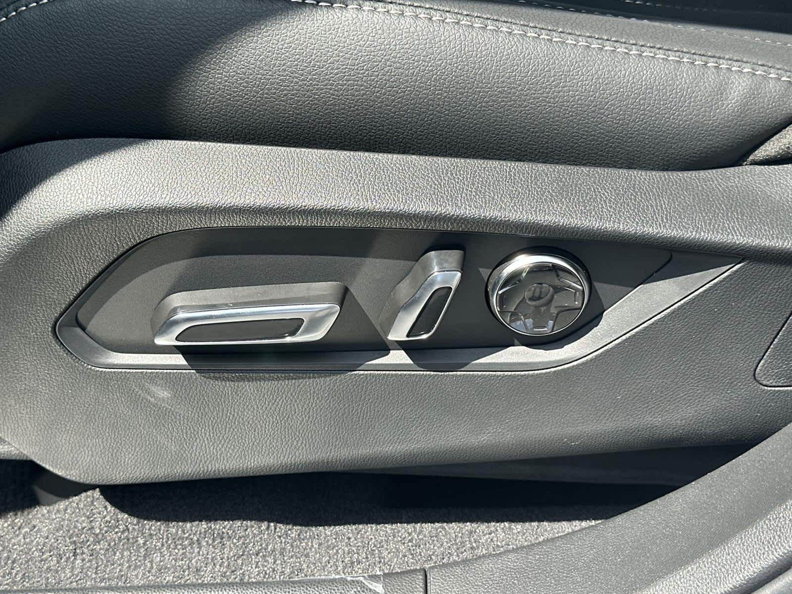 Thumbnail: 2025 Acura RDX - 22