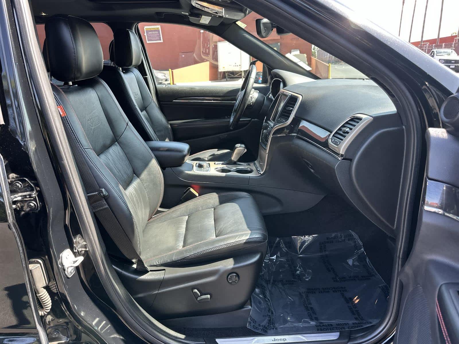 Thumbnail: 2017 Jeep Grand Cherokee - 14