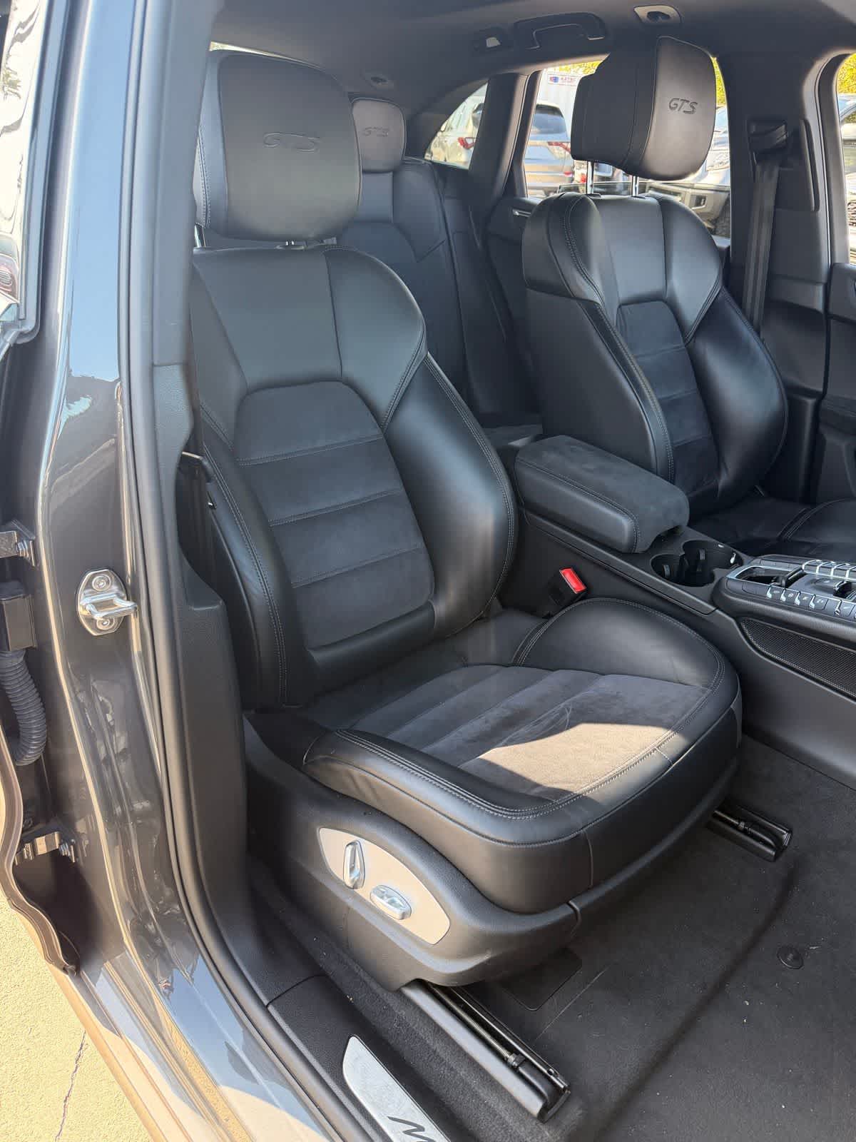 Thumbnail: 2018 Porsche Macan - 12