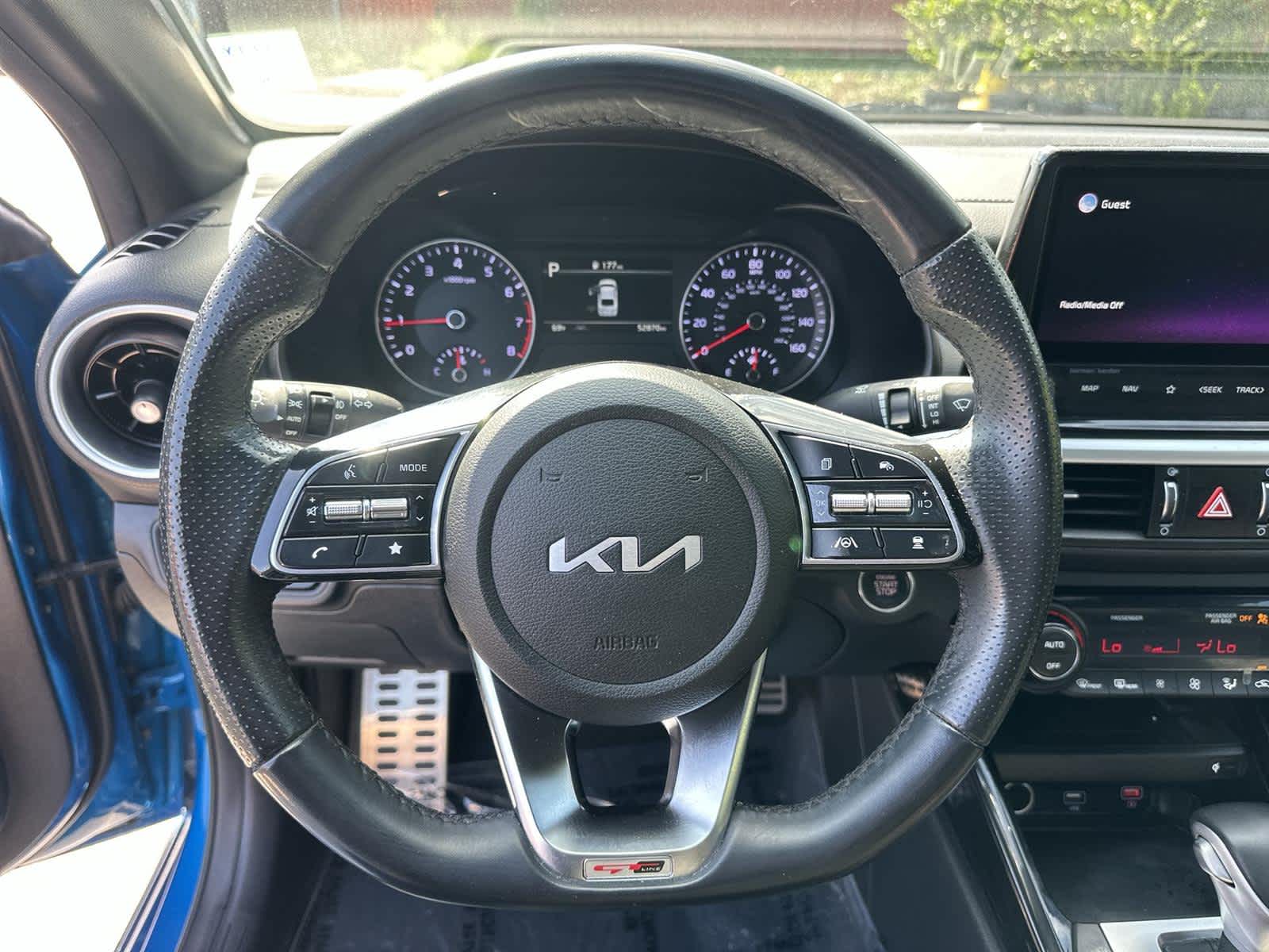 Thumbnail: 2022 Kia Forte - 15