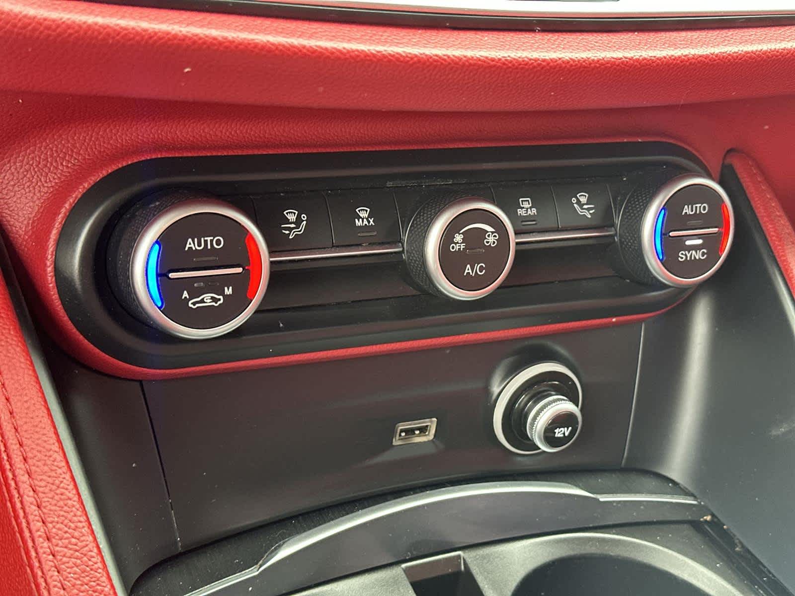 Thumbnail: 2020 Alfa Romeo Stelvio - 25