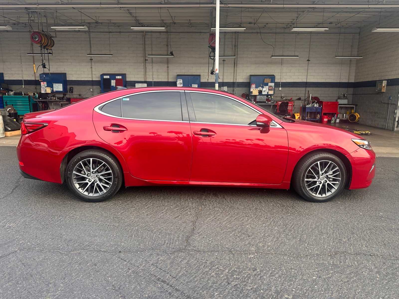 Thumbnail: 2017 Lexus ES - 6