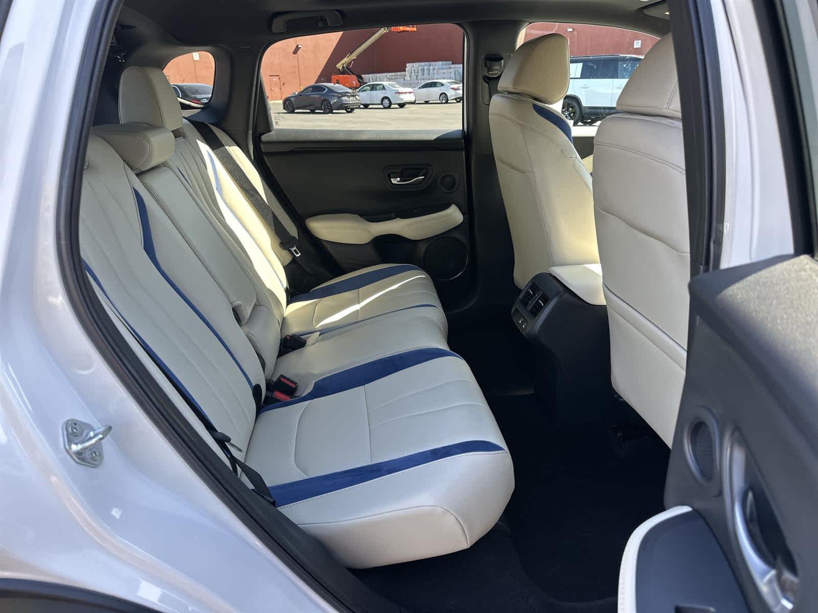 Thumbnail: 2025 Acura ADX - 13