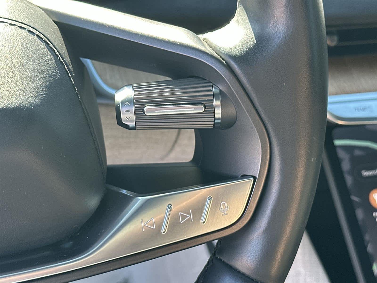 Thumbnail: 2022 Lucid Air - 25