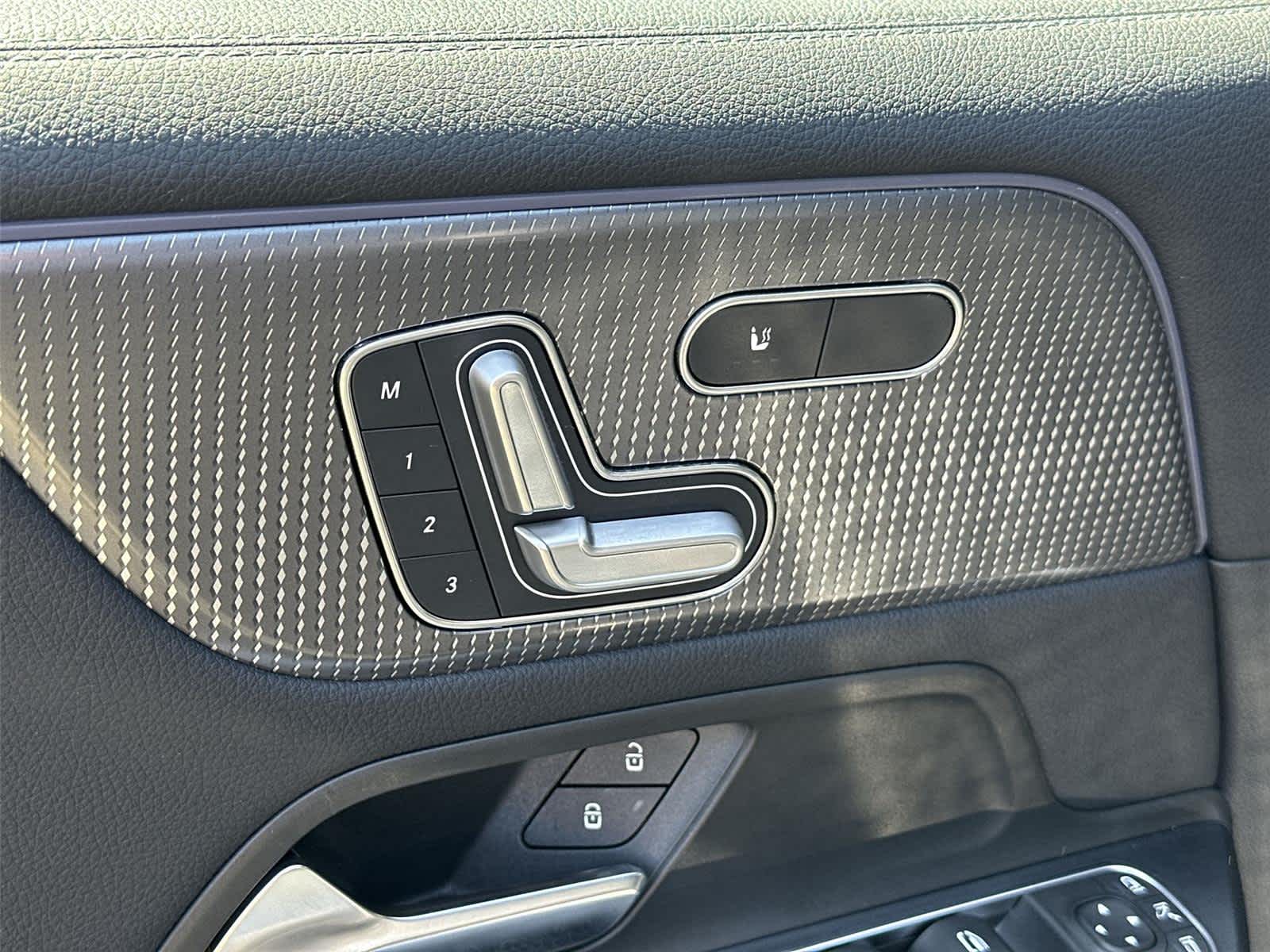 Thumbnail: 2023 Mercedes-Benz EQB - 23