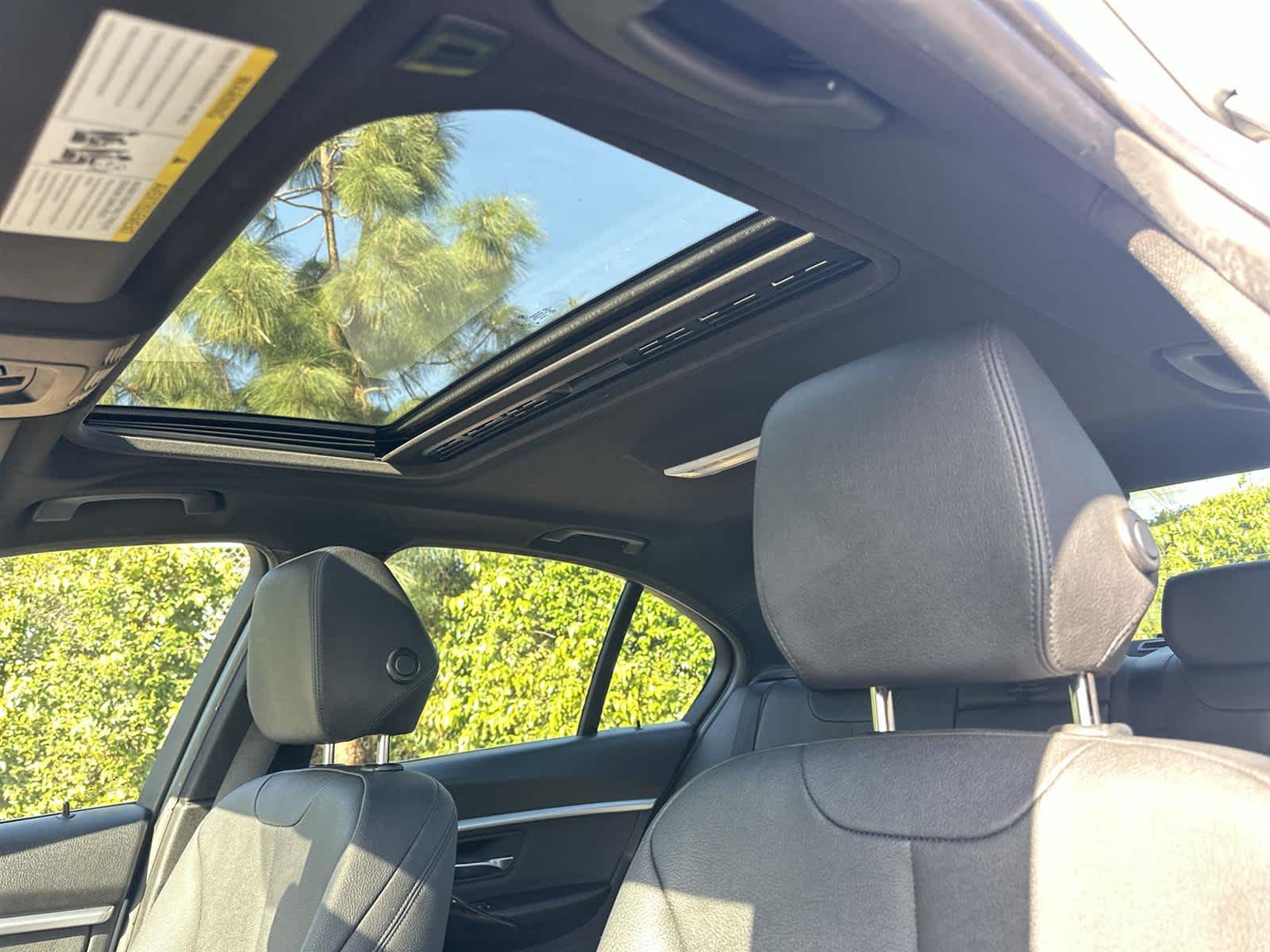 Thumbnail: 2017 BMW 3 Series - 32