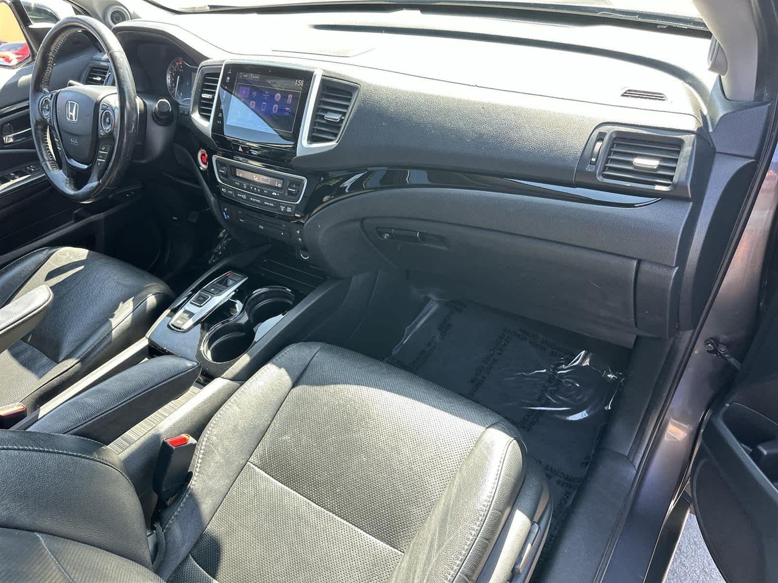 Thumbnail: 2017 Honda Pilot - 12