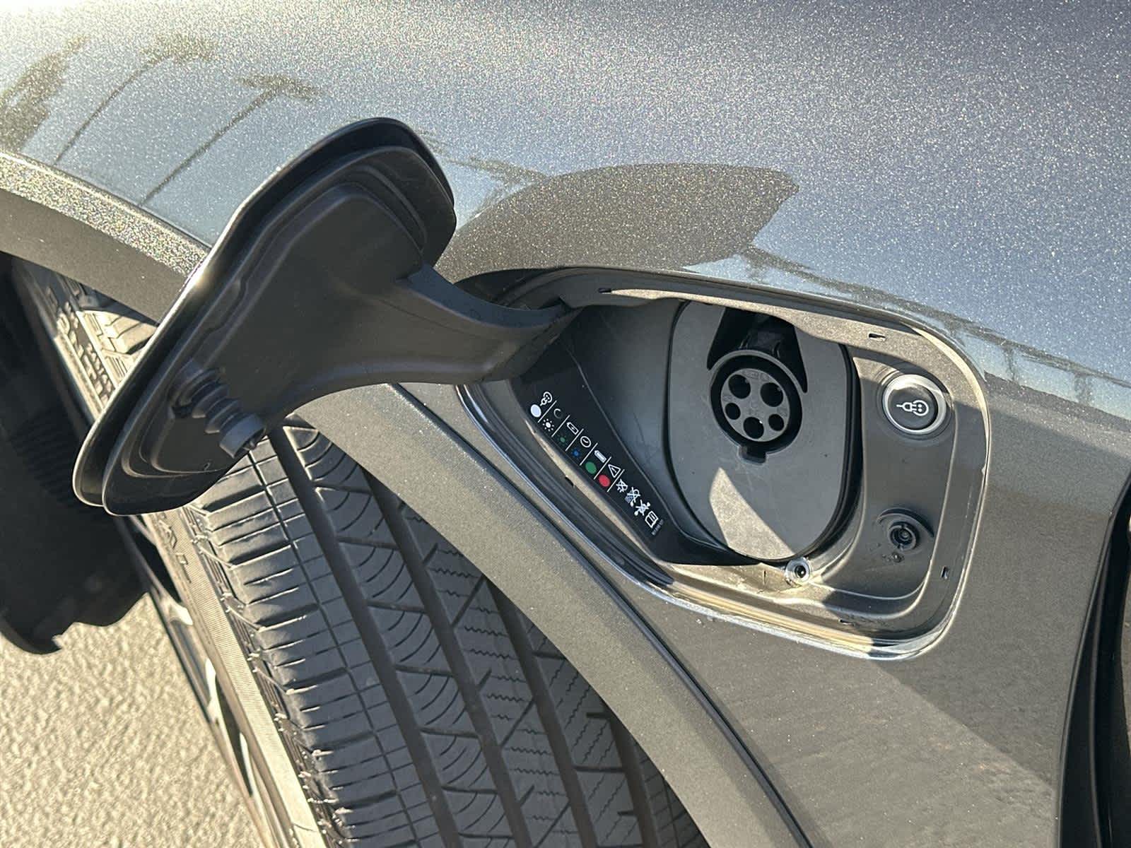 Thumbnail: 2023 Porsche Taycan - 9