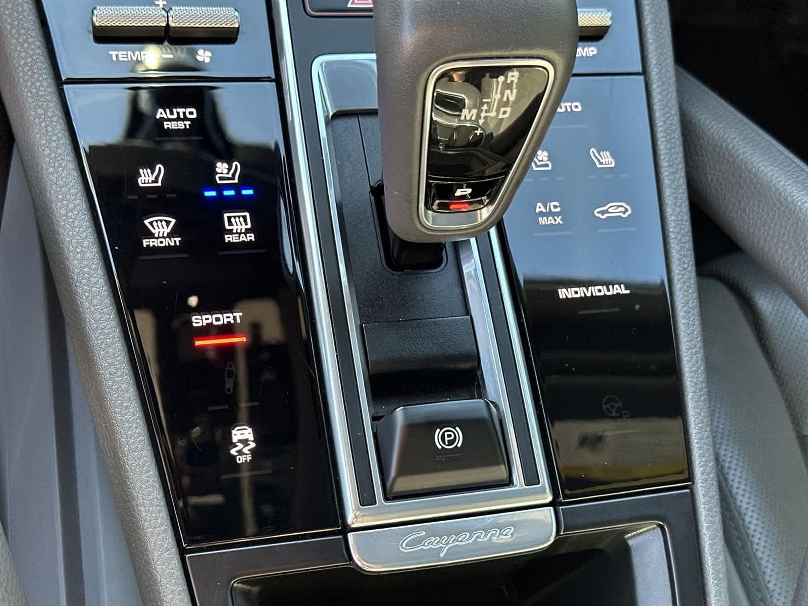 Thumbnail: 2021 Porsche Cayenne - 26