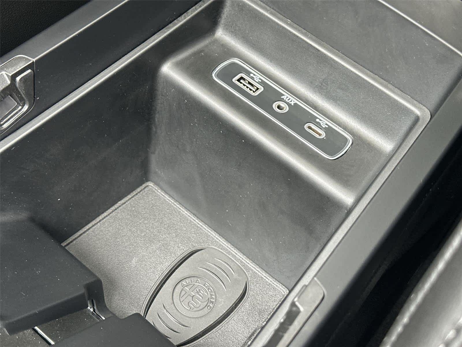 Thumbnail: 2023 Alfa Romeo Giulia - 31