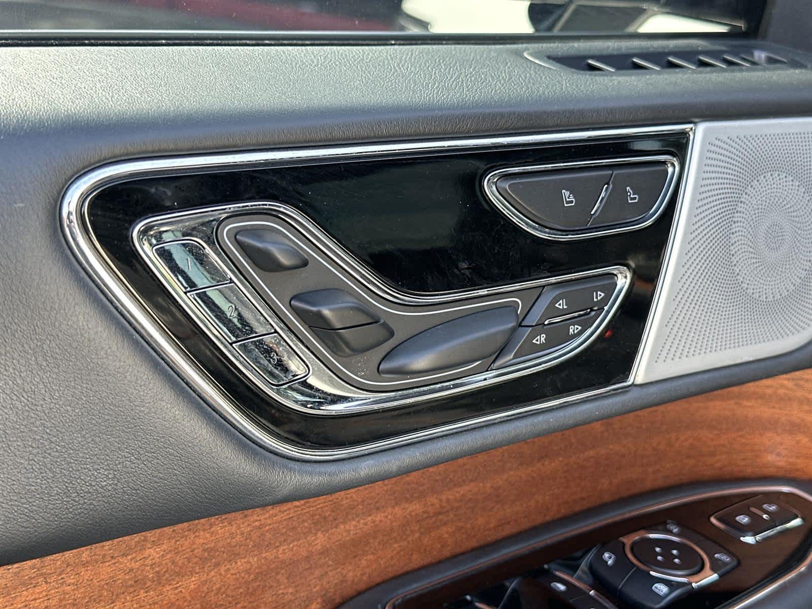 Thumbnail: 2023 Lincoln Navigator L - 23