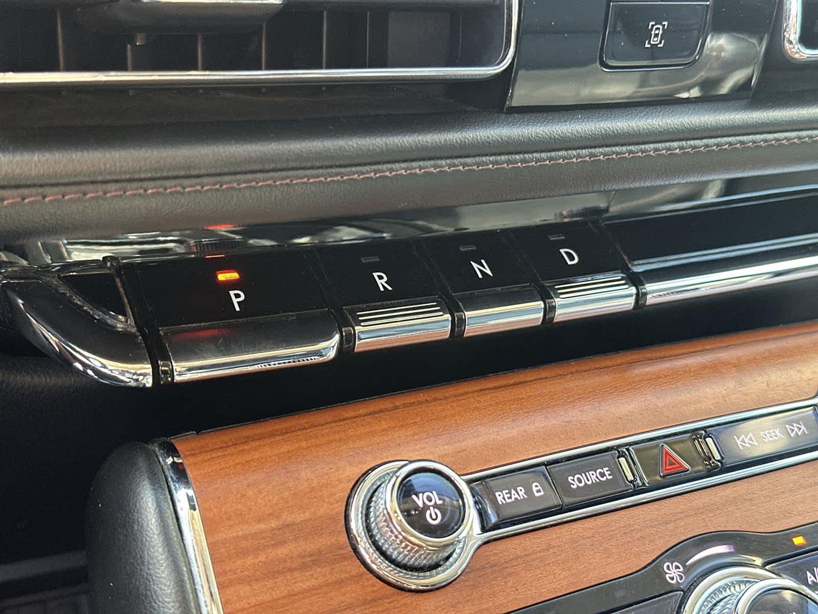 Thumbnail: 2020 Lincoln Aviator - 19