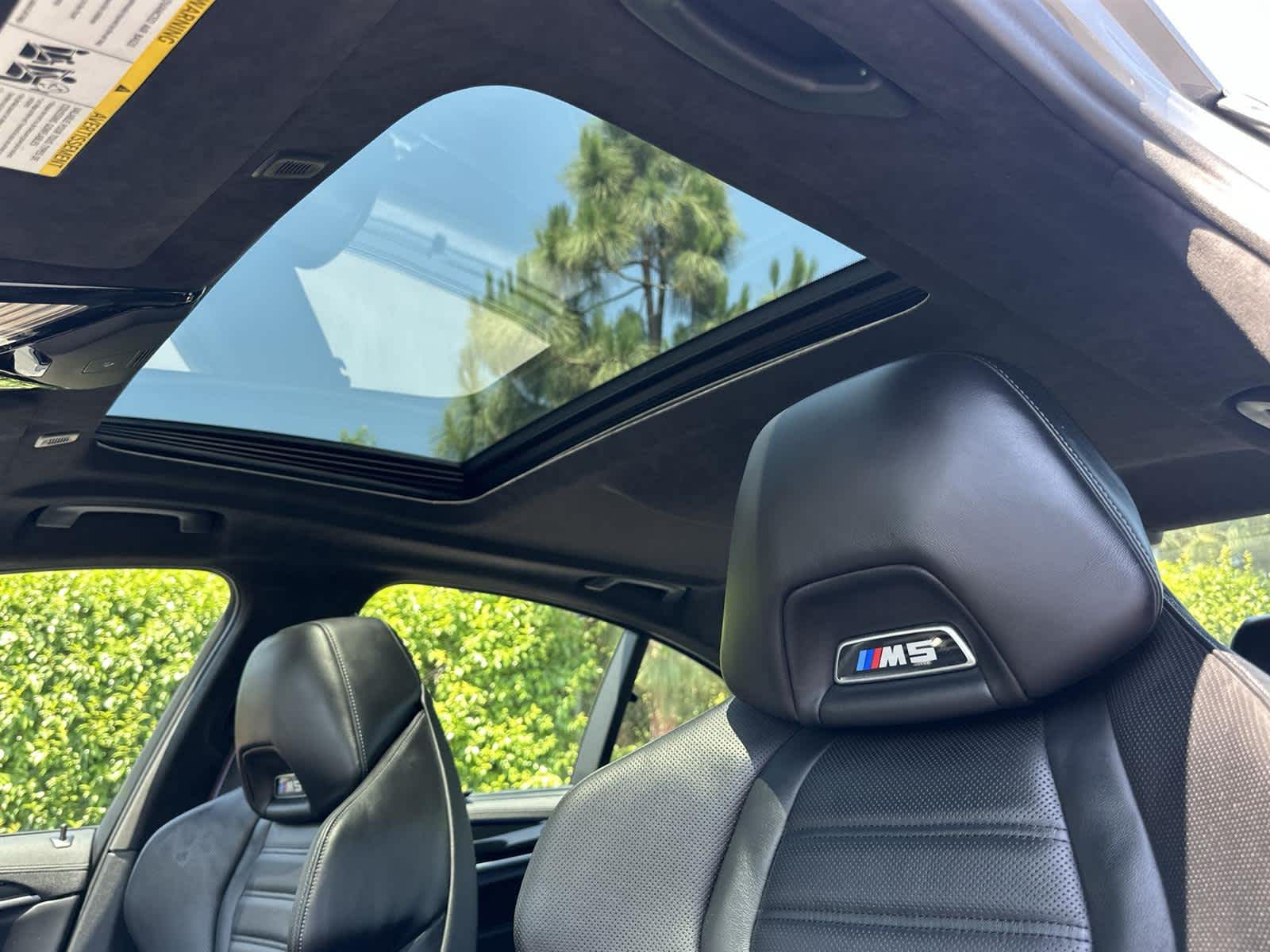 Thumbnail: 2022 BMW M5 - 32