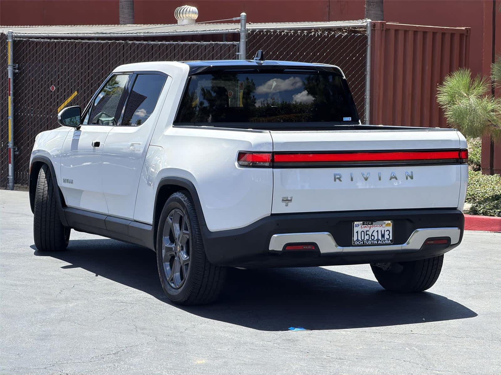 Thumbnail: 2023 Rivian R1T - 5