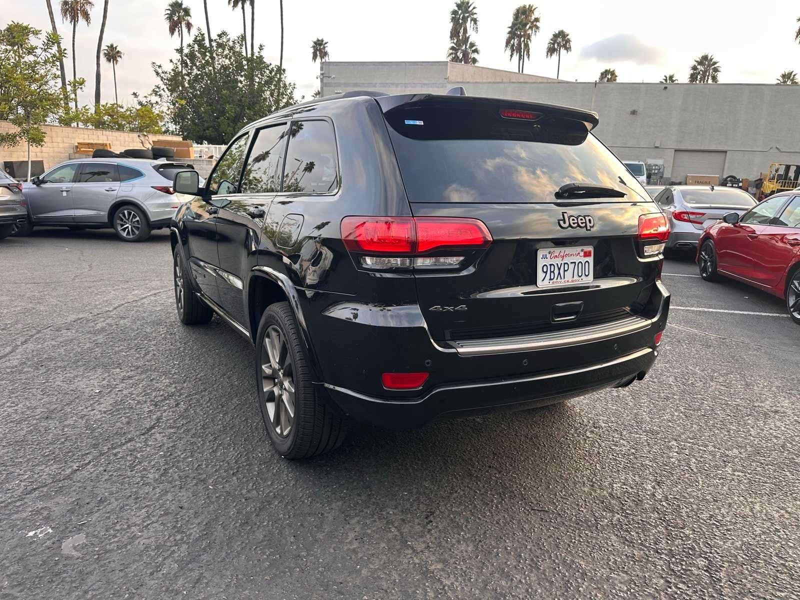 Thumbnail: 2017 Jeep Grand Cherokee - 3