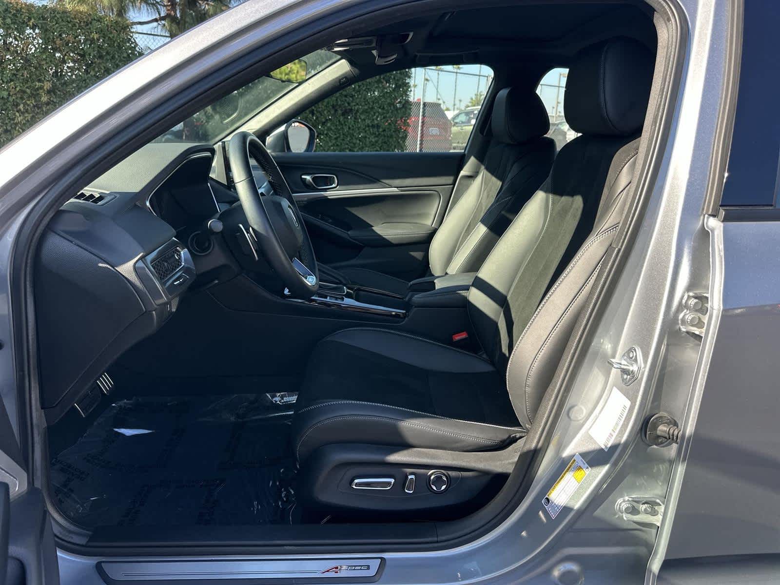 Thumbnail: 2025 Acura Integra - 11