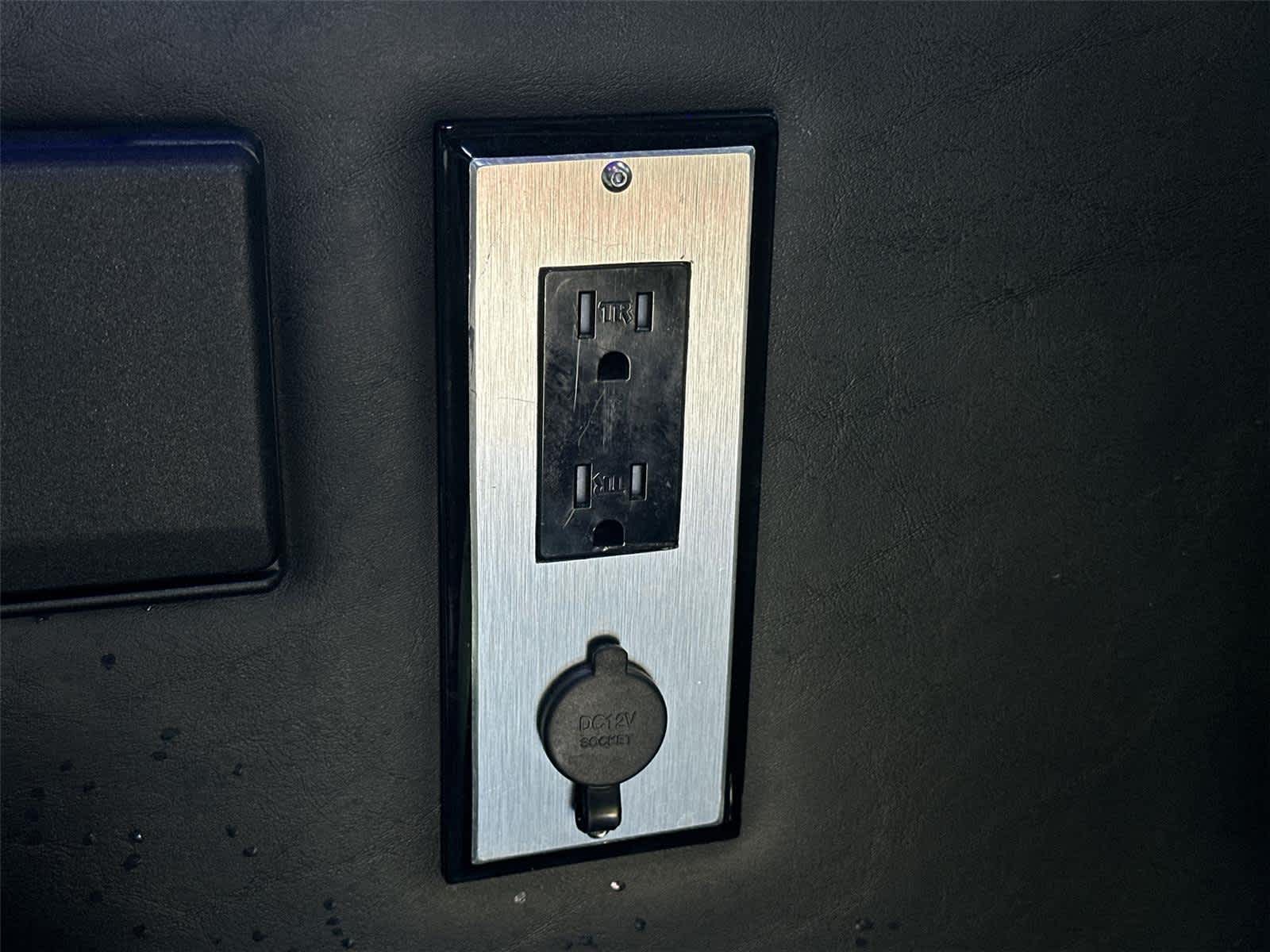 Thumbnail: 2015 Mercedes-Benz Sprinter - 32