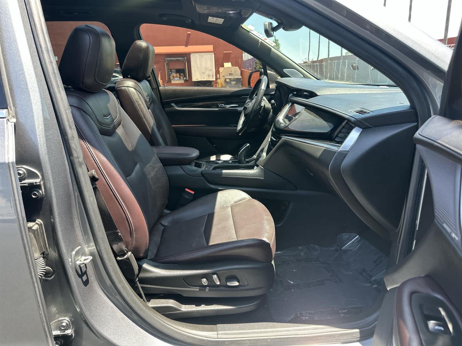 Thumbnail: 2021 Cadillac XT6 - 14