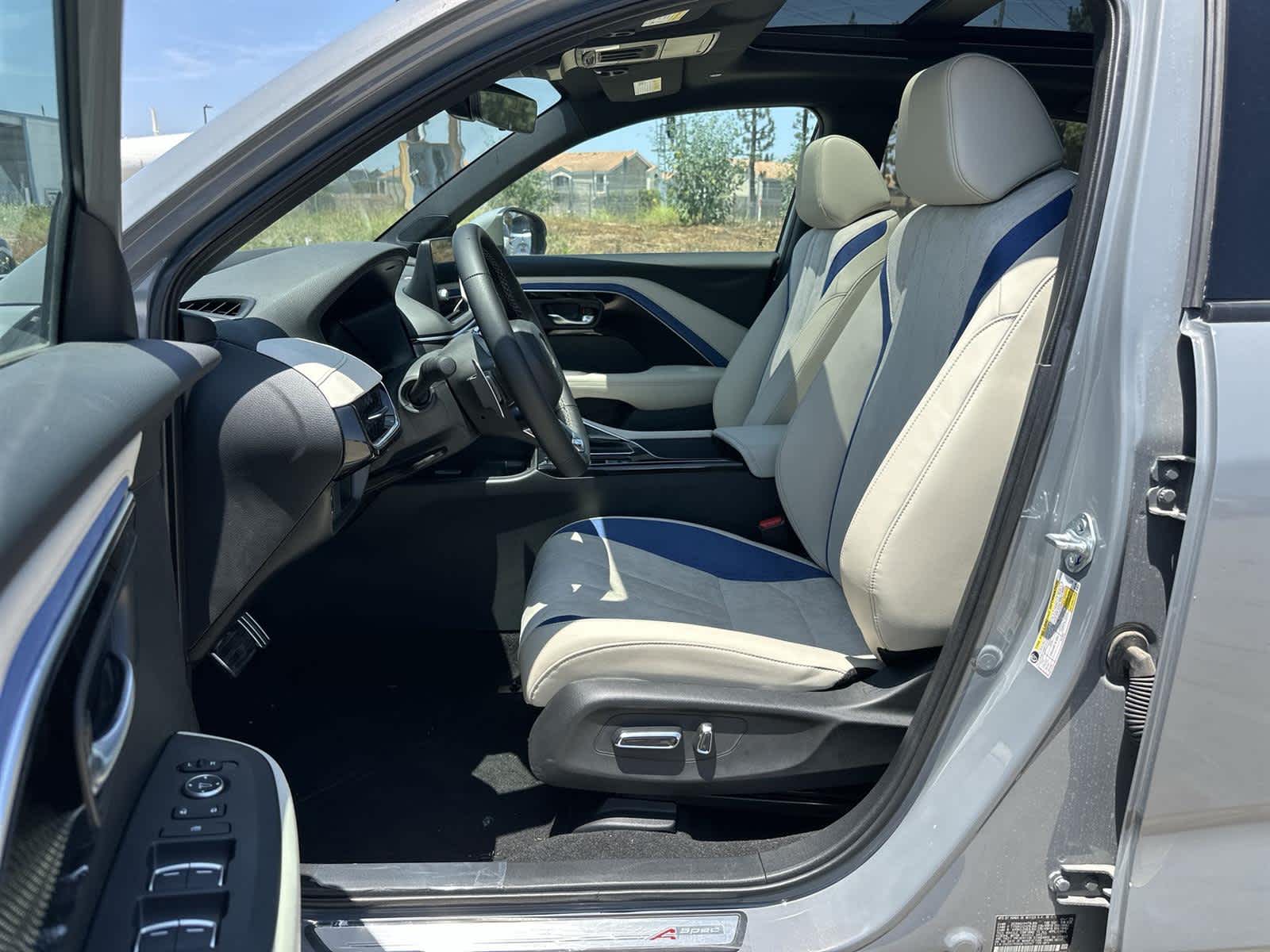 Thumbnail: 2025 Acura ADX - 11