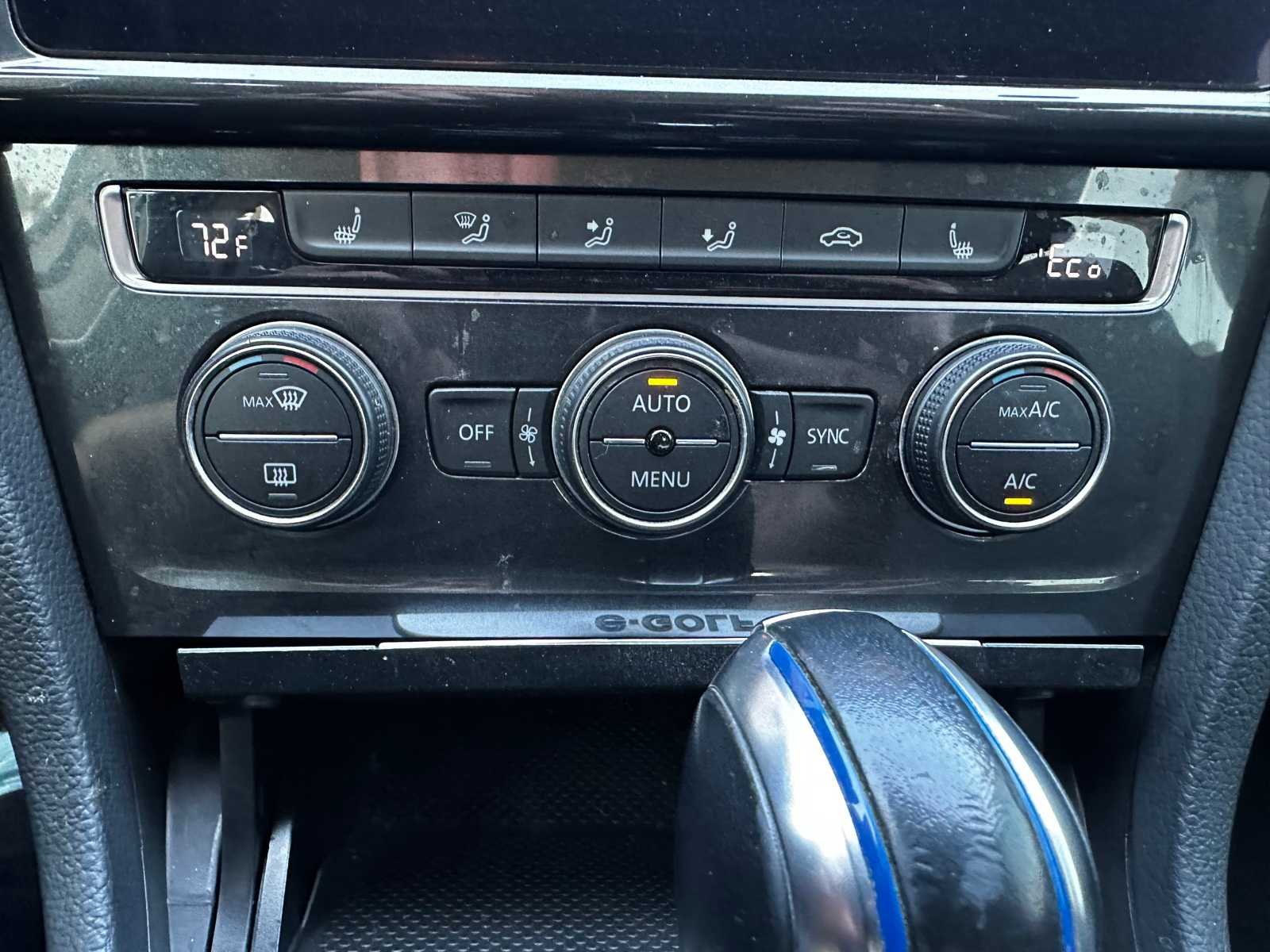 Thumbnail: 2017 Volkswagen e-Golf - 15