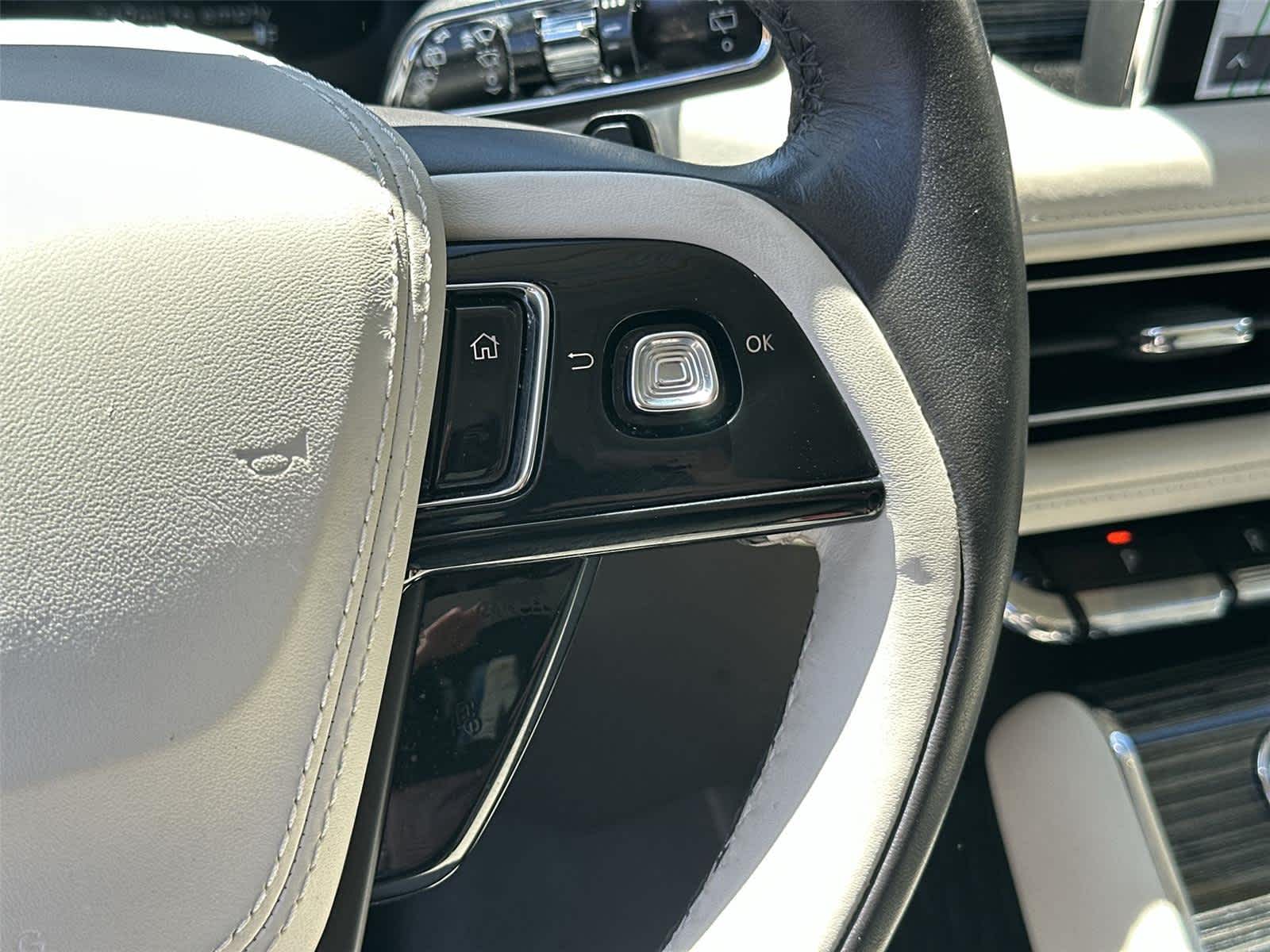 Thumbnail: 2023 Lincoln Aviator - 35