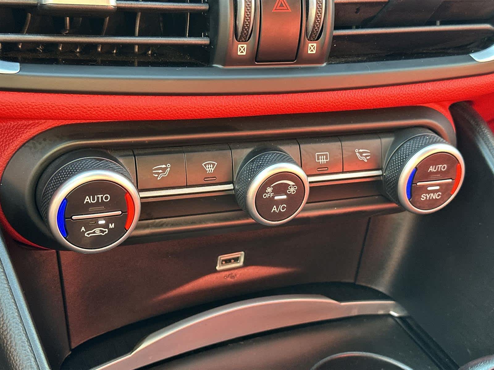 Thumbnail: 2019 Alfa Romeo Giulia - 29