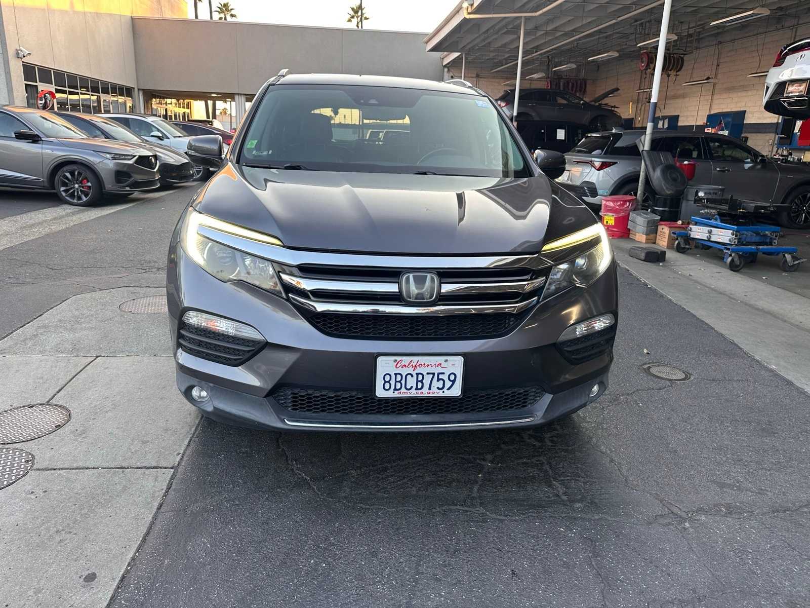 Thumbnail: 2017 Honda Pilot - 8